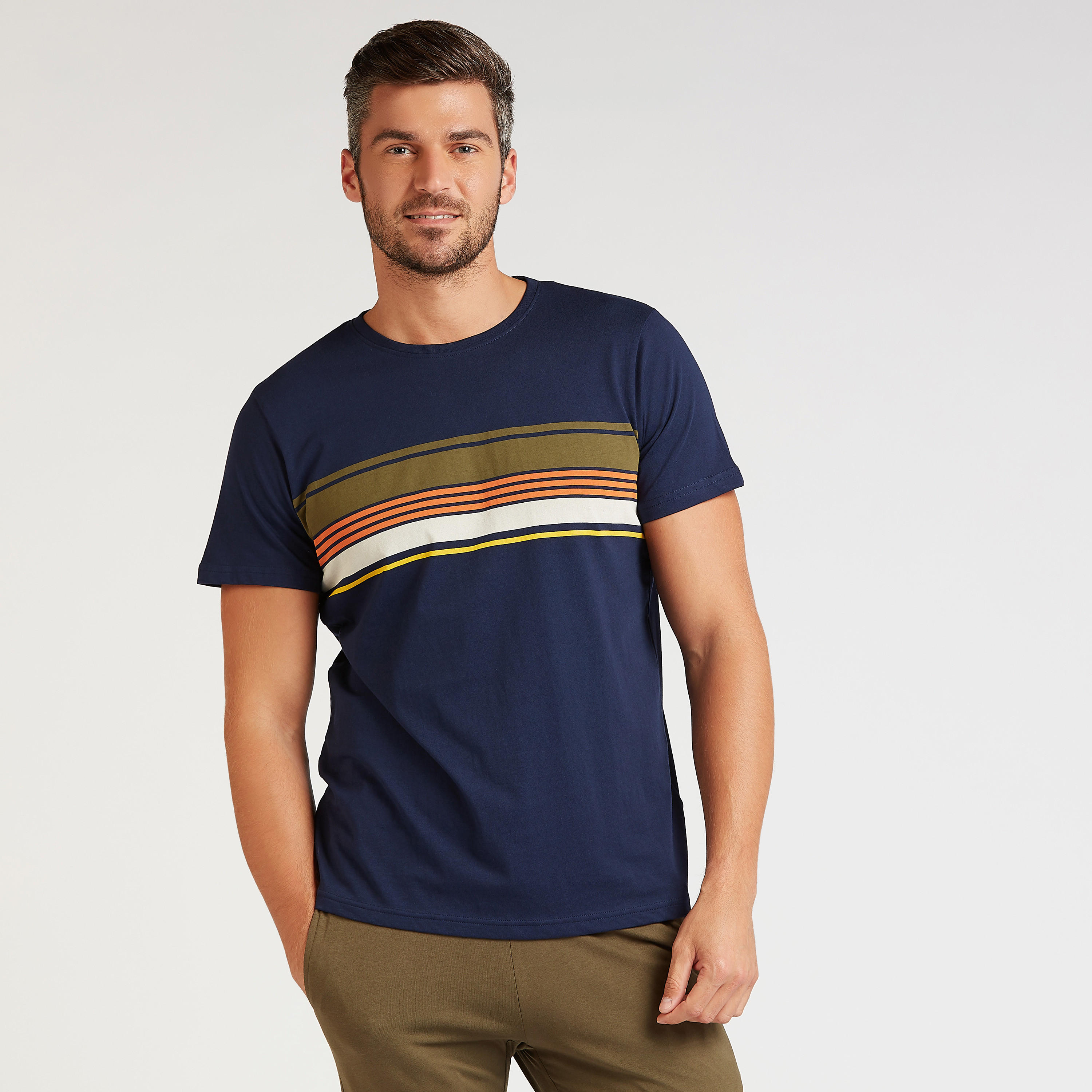 طقم بنطلون بيجاما وتيشيرت مخطط بياقة ضيقة-men-clothing-nightwear-sets-image-3
