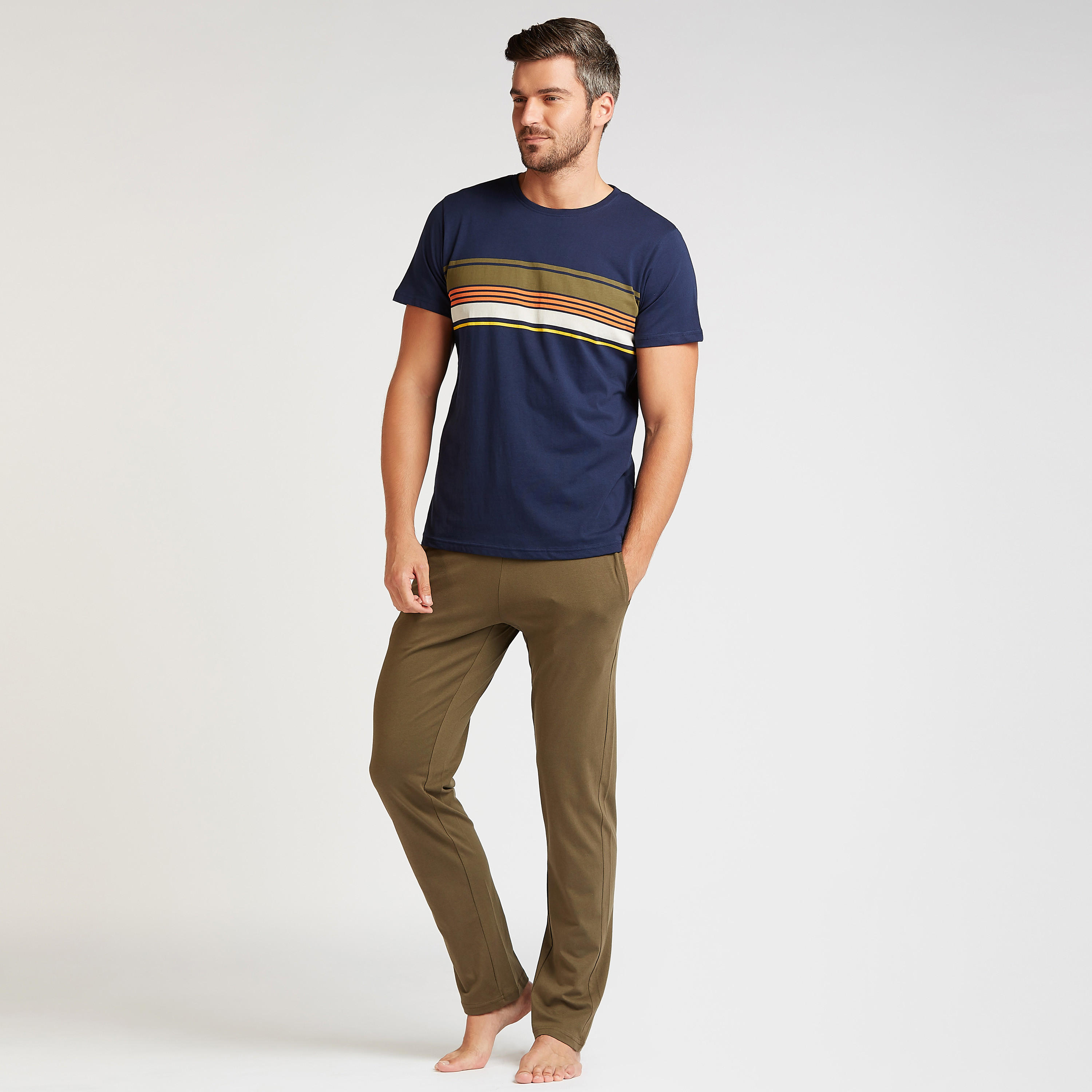 طقم بنطلون بيجاما وتيشيرت مخطط بياقة ضيقة-men-clothing-nightwear-sets-image-1