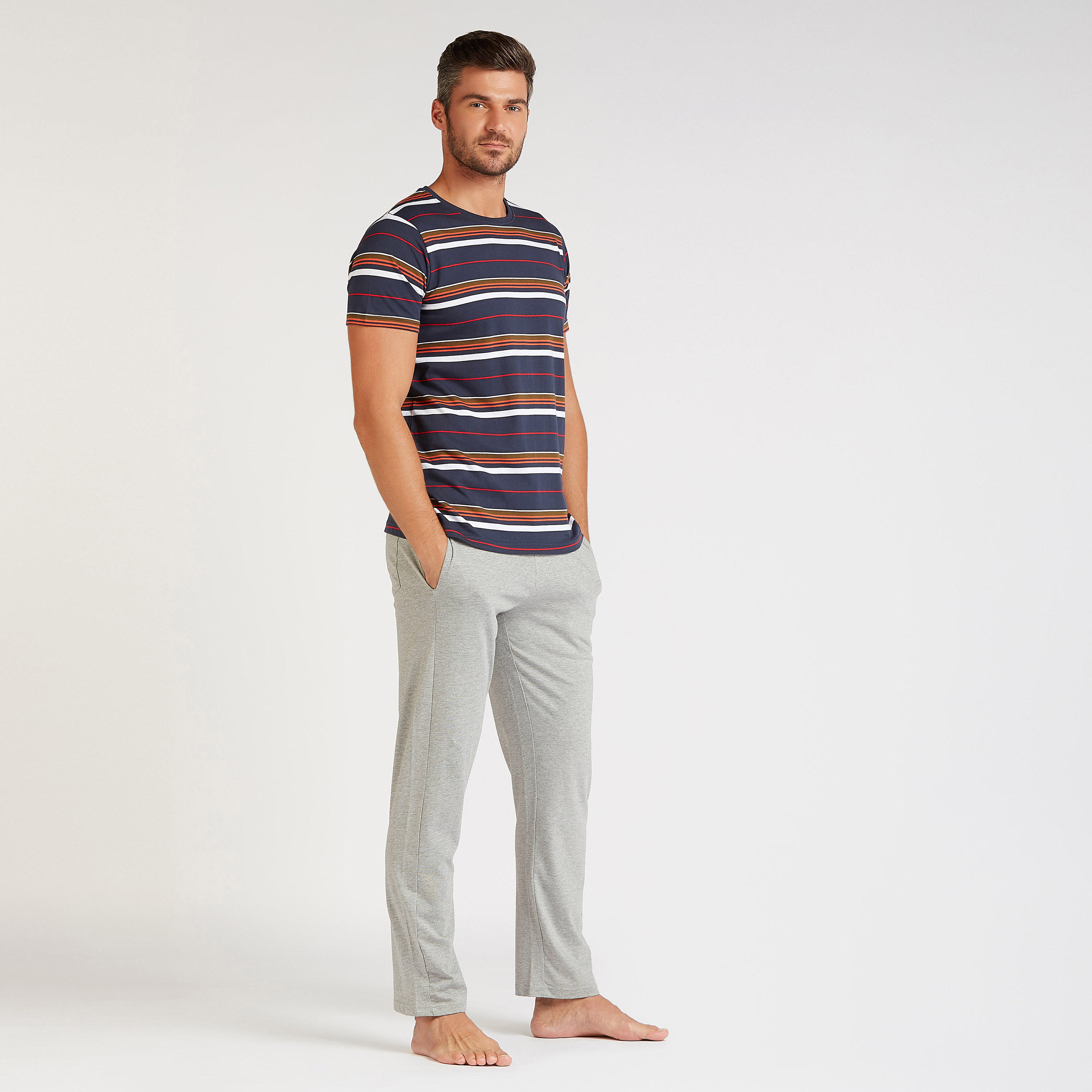 طقم بنطلون بيجاما وتيشيرت مخطط بياقة ضيقة-men-clothing-nightwear-sets-image-1