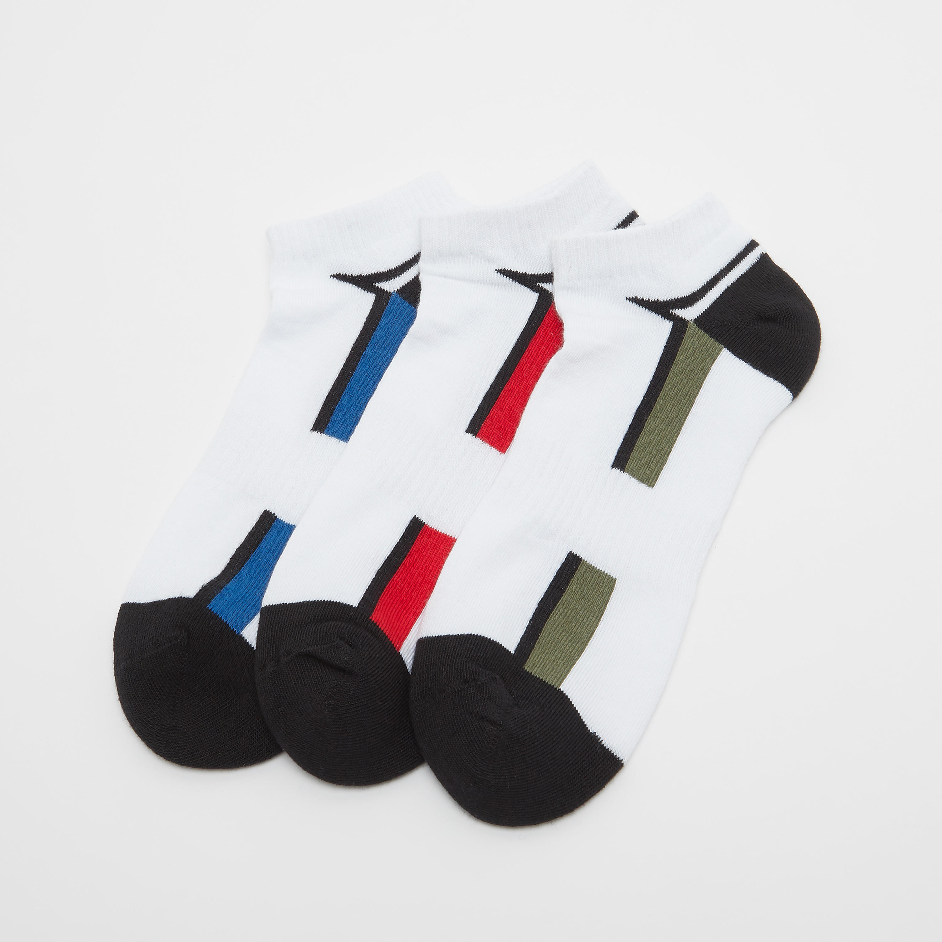 جوارب متنوعة بطول الكاحل وحواف مطّاطية - طقم من 3 أزواج-men-socks-image-3