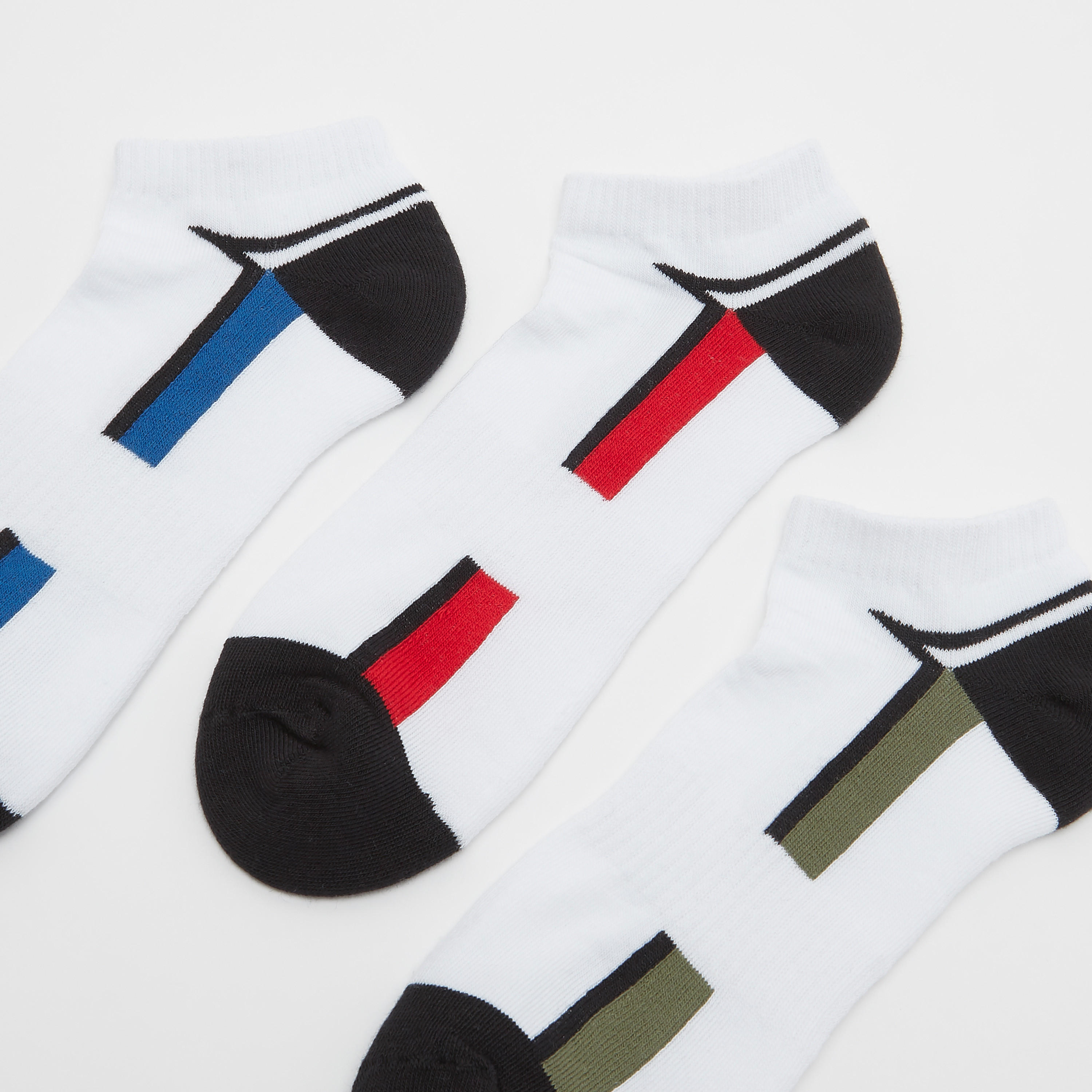 جوارب متنوعة بطول الكاحل وحواف مطّاطية - طقم من 3 أزواج-men-socks-image-2