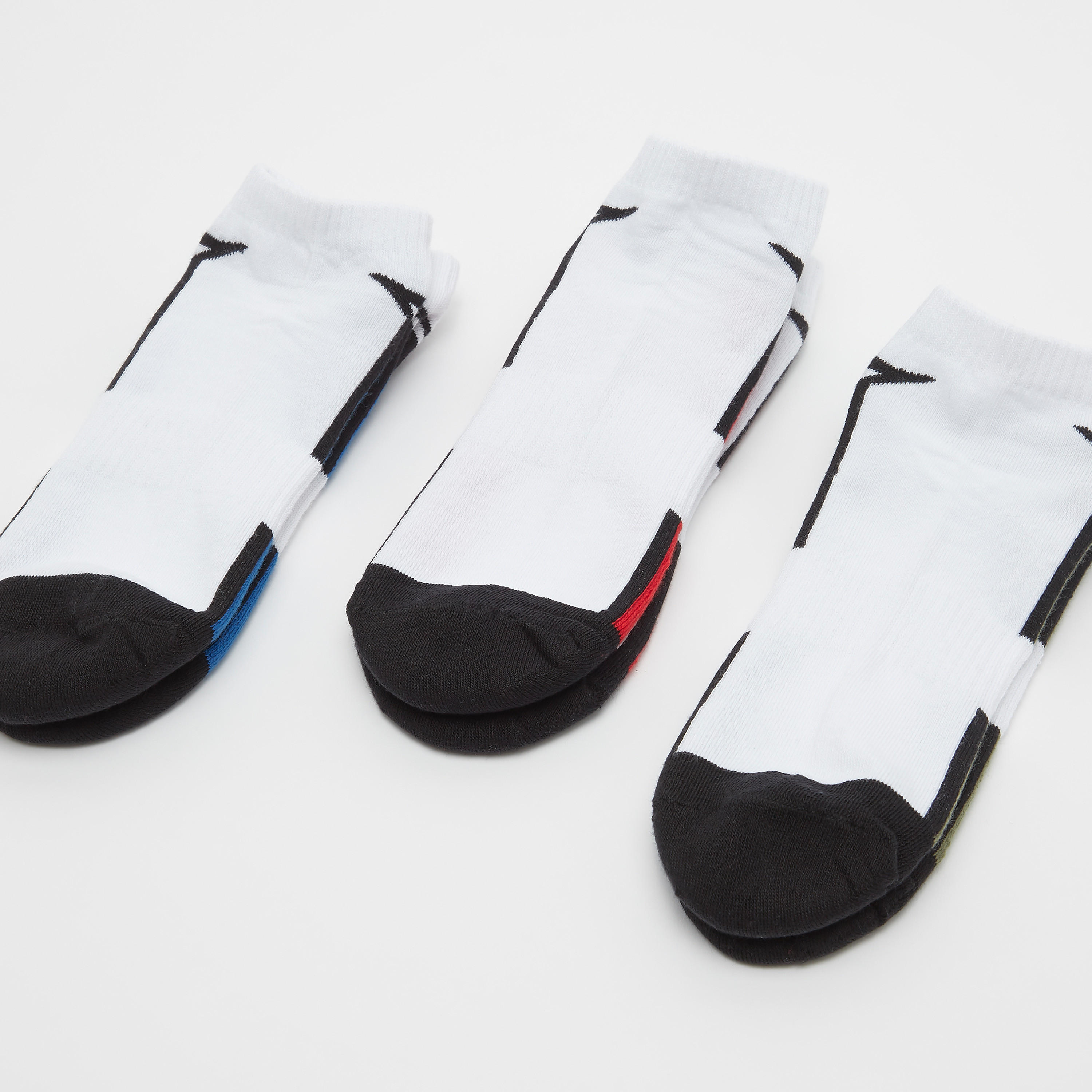 جوارب متنوعة بطول الكاحل وحواف مطّاطية - طقم من 3 أزواج-men-socks-image-1
