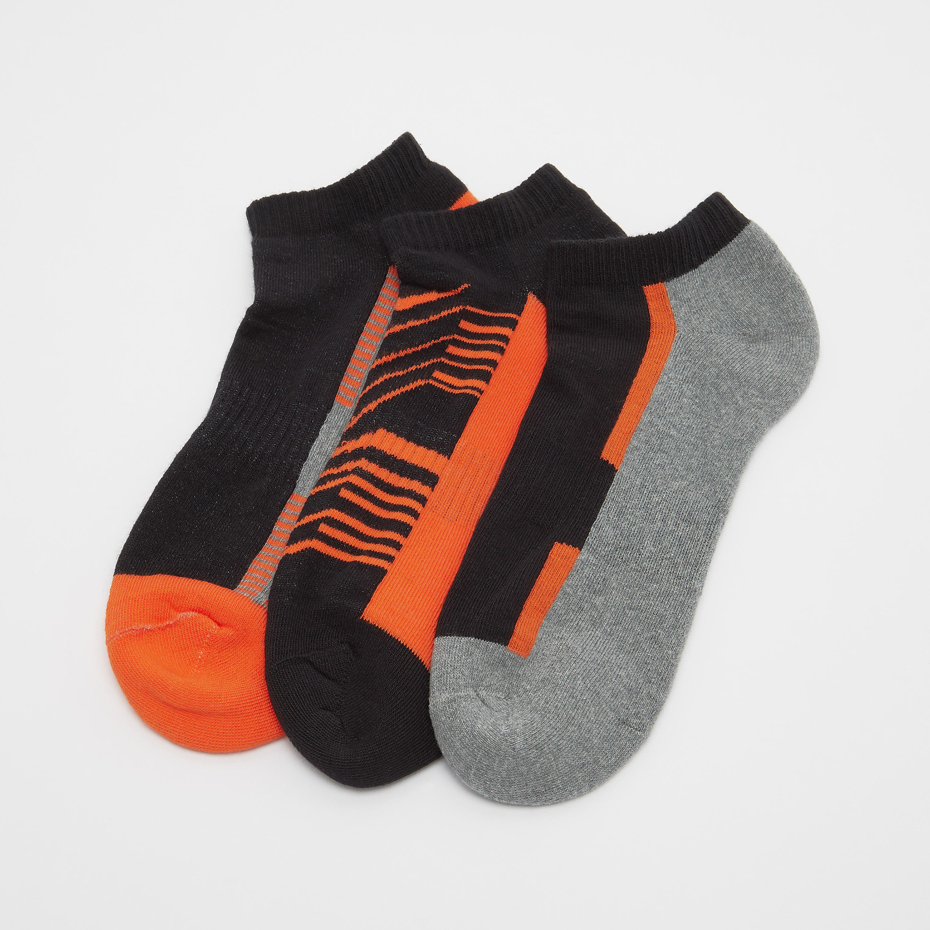 جوارب متنوعة بطول الكاحل وحواف مطّاطية - طقم من 3 أزواج-men-socks-image-1