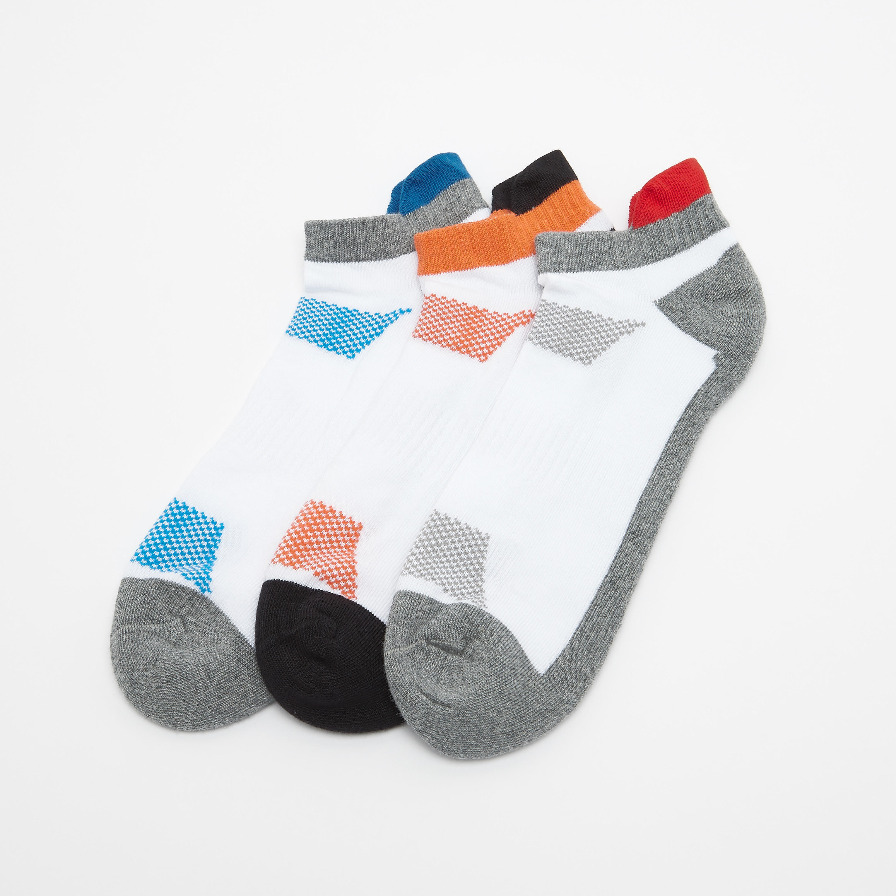 جوارب متنوعة بطول الكاحل وحواف مطّاطية - طقم من 3 أزواج-men-socks-image-1