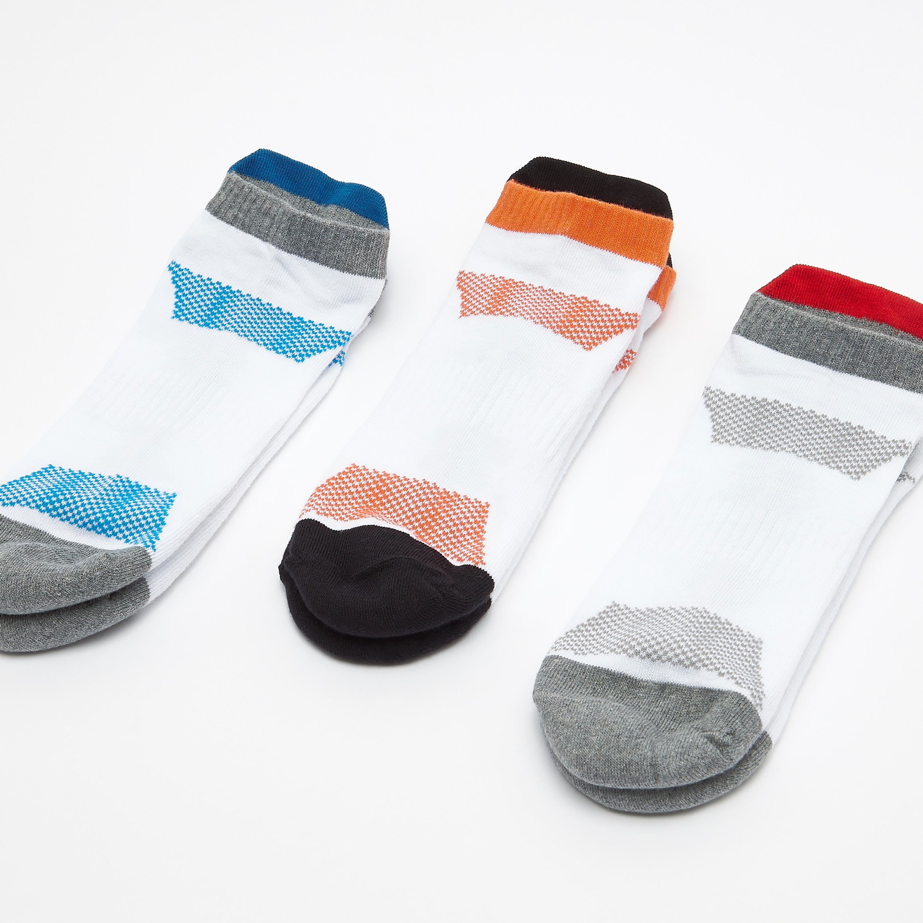 جوارب متنوعة بطول الكاحل وحواف مطّاطية - طقم من 3 أزواج-men-socks-image-3