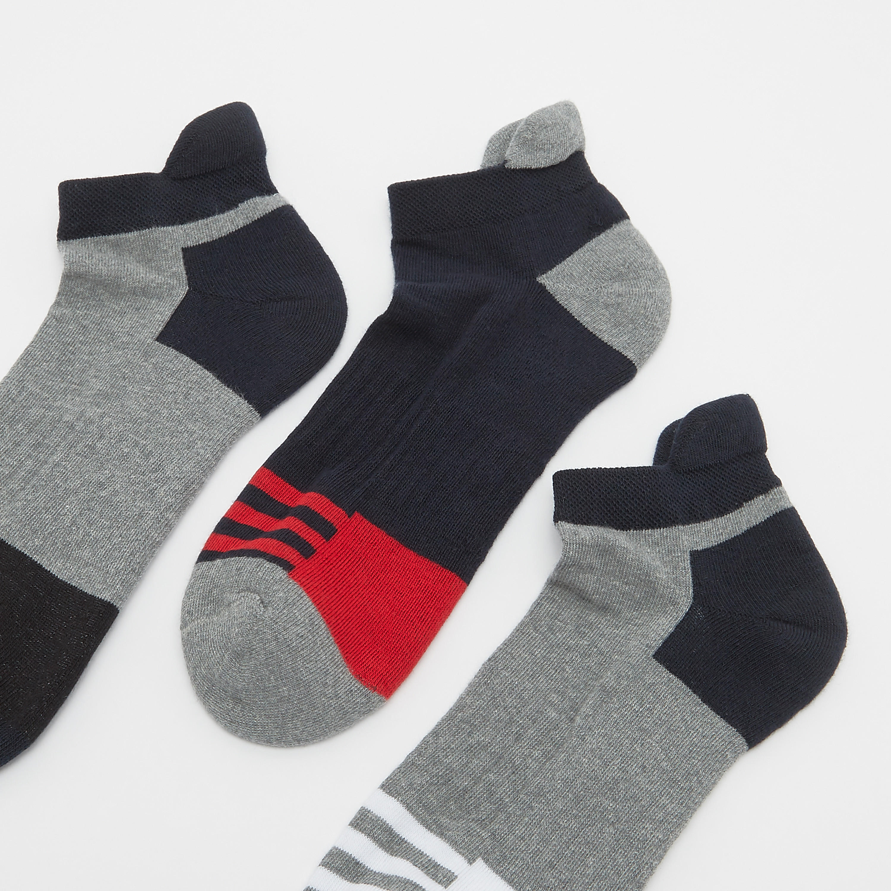 جوارب متنوعة بطول الكاحل وحواف مطّاطية - طقم من 3 أزواج-men-socks-image-2