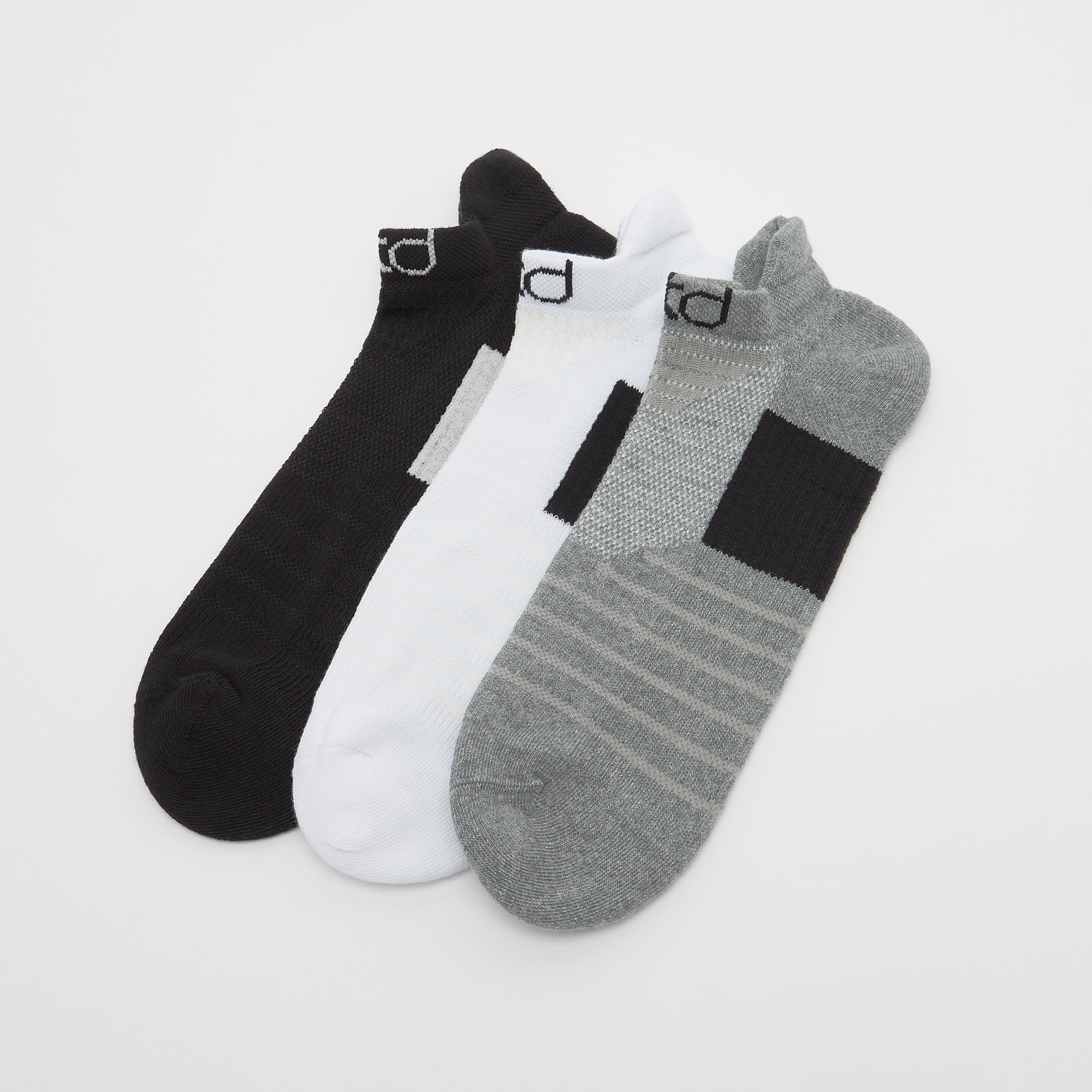 جوارب متنوعة بطول الكاحل وحواف مطّاطية - طقم من 3 أزواج-men-socks-image-1
