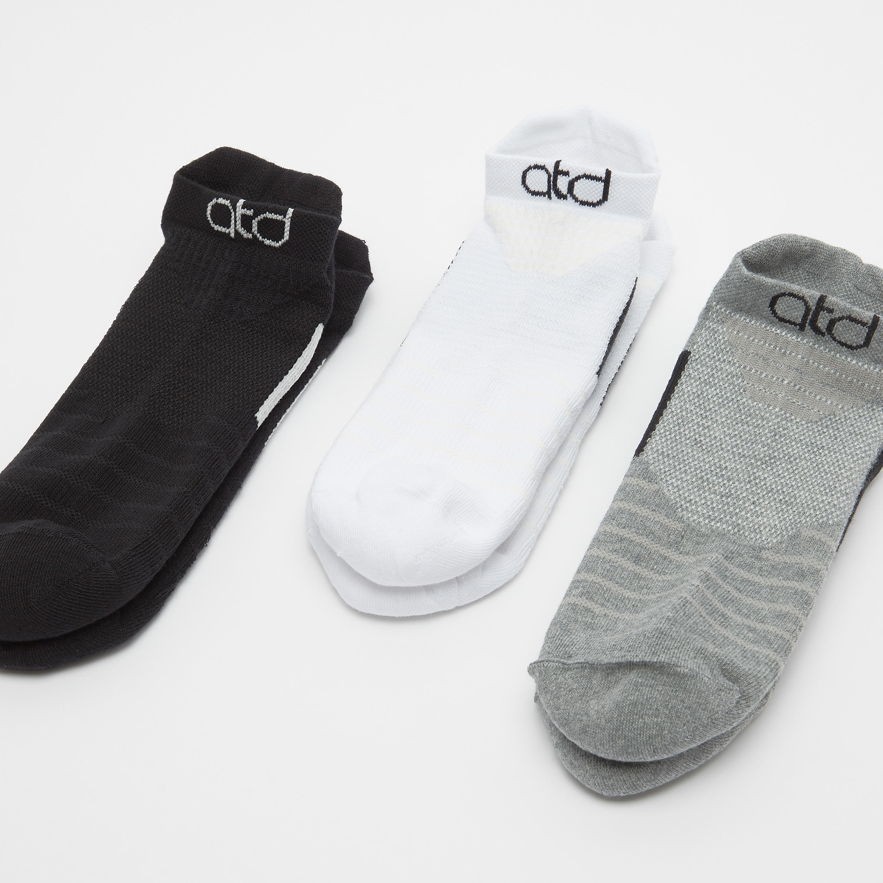 جوارب متنوعة بطول الكاحل وحواف مطّاطية - طقم من 3 أزواج-men-socks-image-3