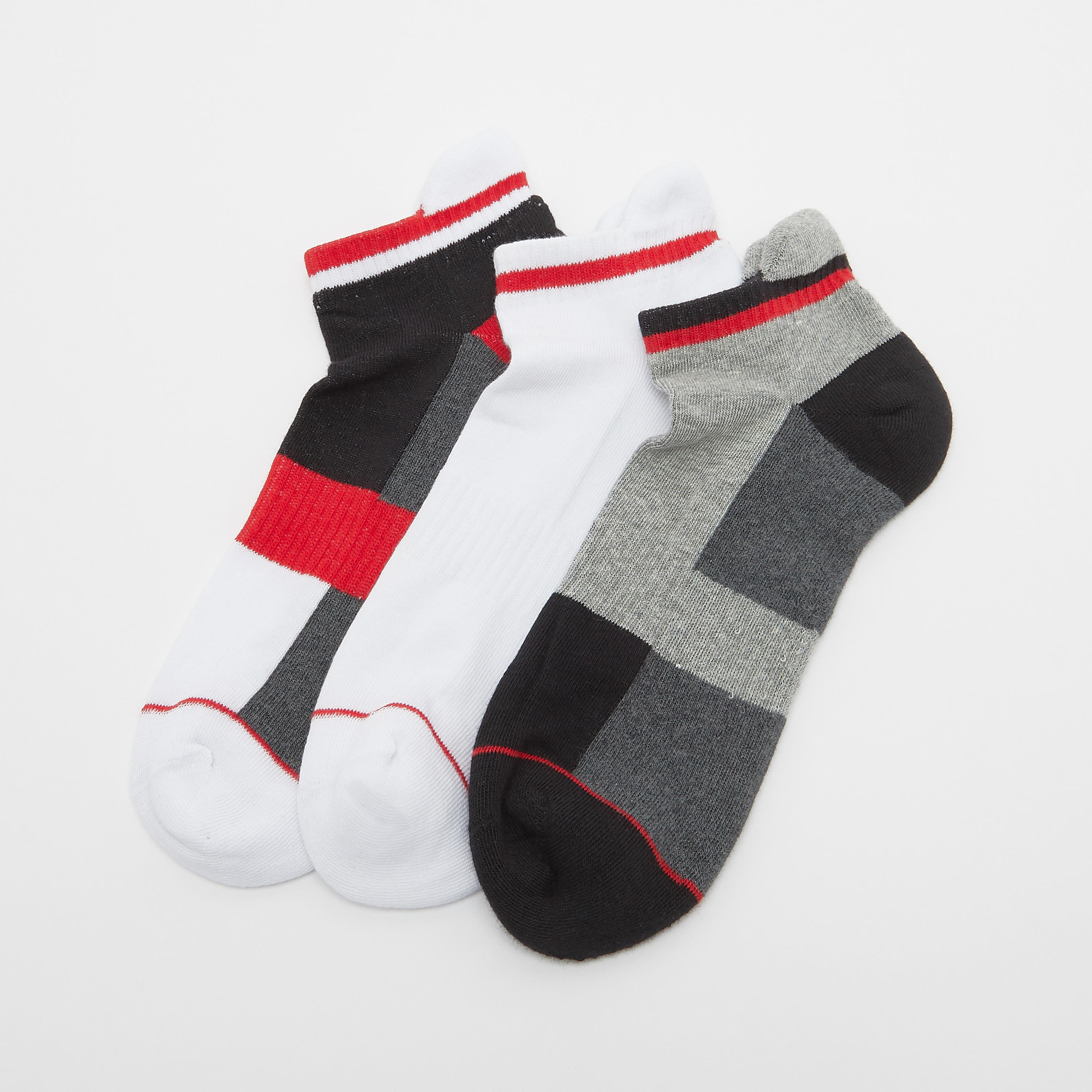 جوارب متنوعة بطول الكاحل وحواف مطّاطية - طقم من 3 أزواج-men-socks-image-3