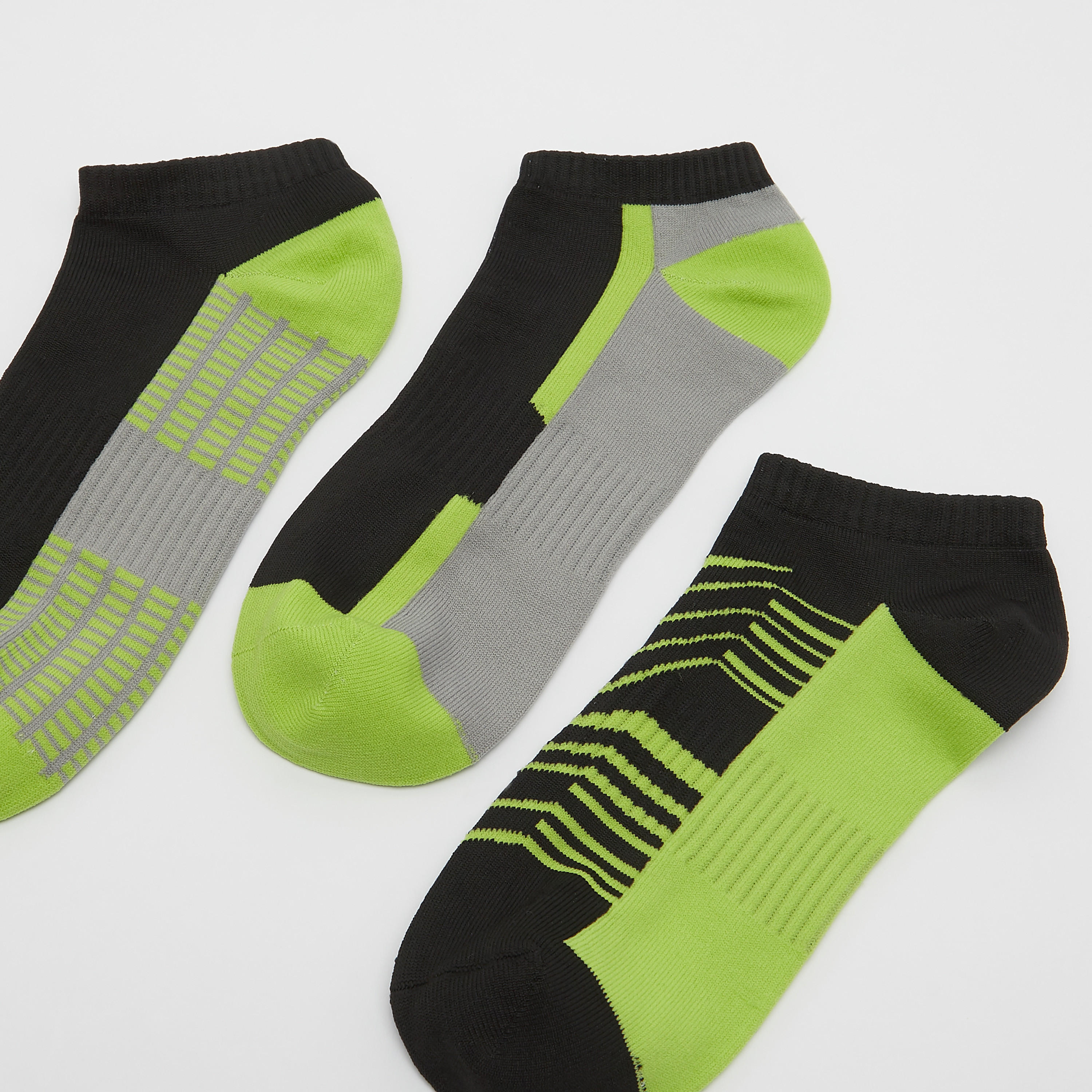 جوارب متنوعة بطول الكاحل وحواف مطّاطية - طقم من 3 أزواج-men-socks-image-2