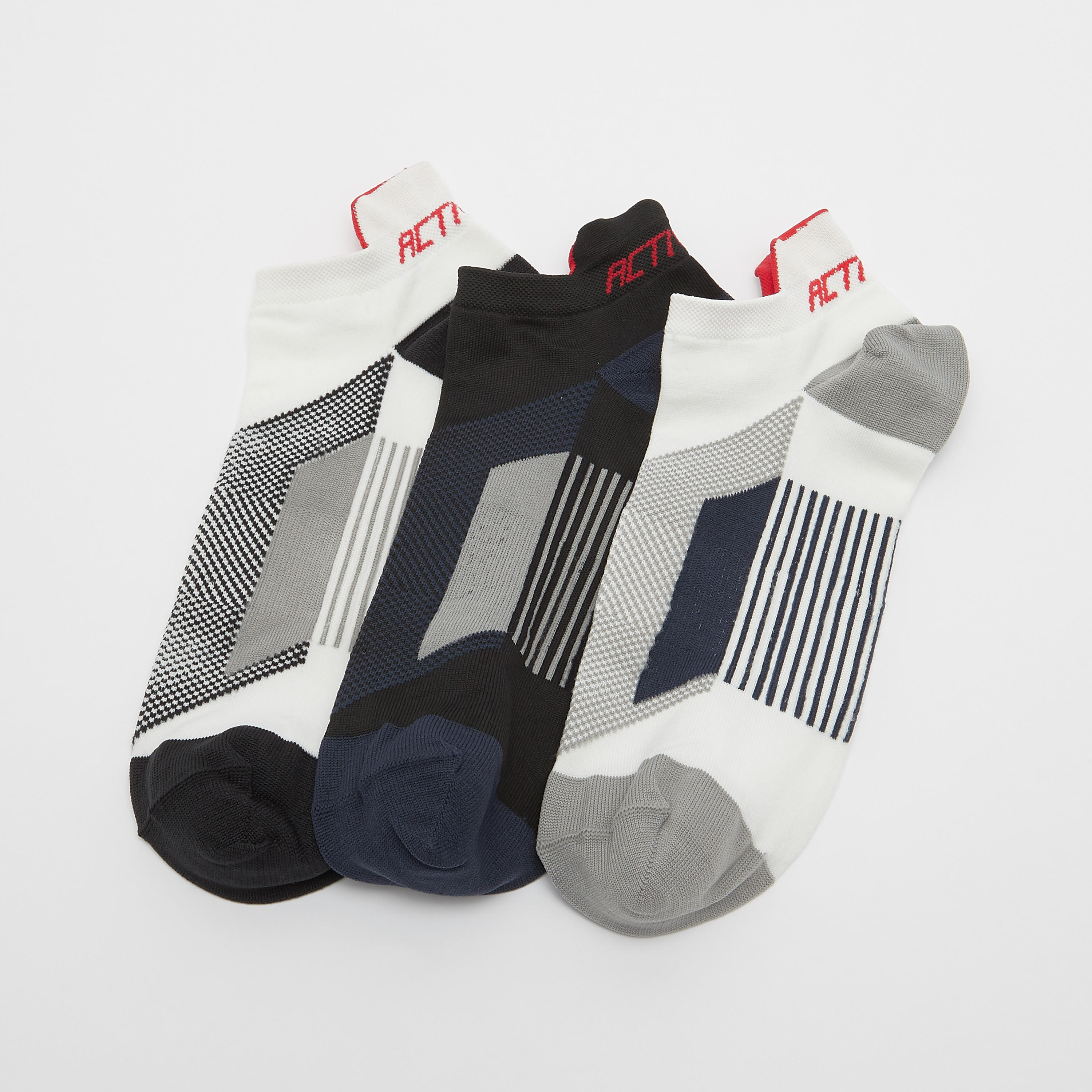 جوارب متنوعة بطول الكاحل وحواف مطّاطية - طقم من 3 أزواج-men-socks-image-3