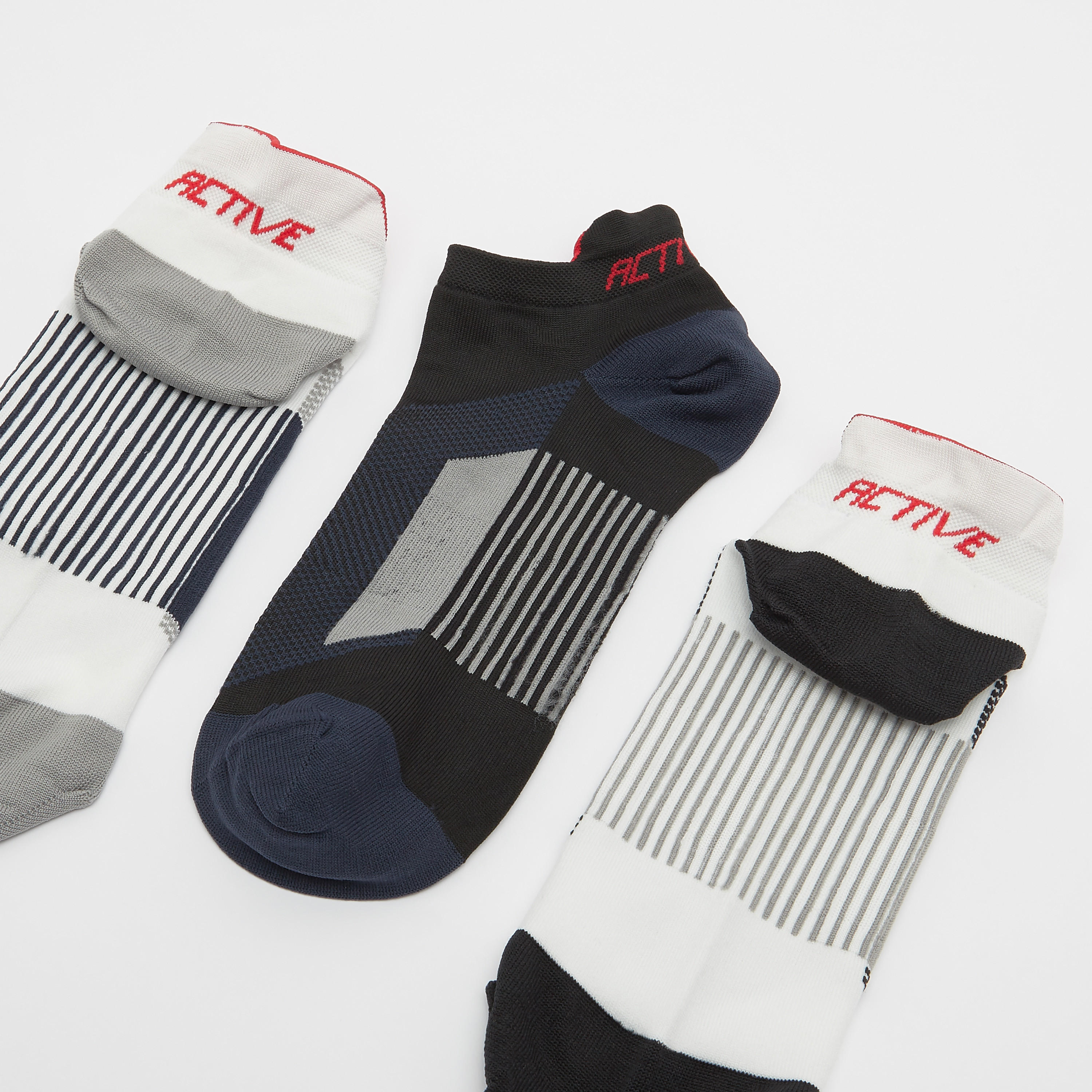 جوارب متنوعة بطول الكاحل وحواف مطّاطية - طقم من 3 أزواج-men-socks-image-2