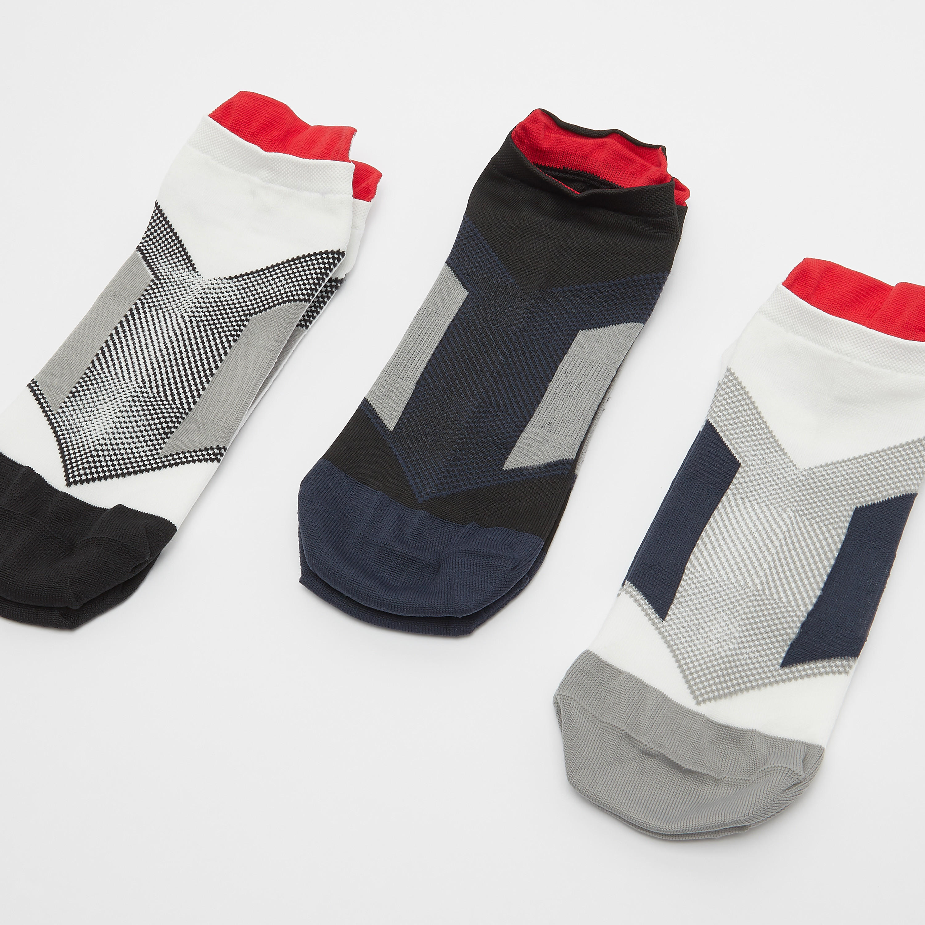 جوارب متنوعة بطول الكاحل وحواف مطّاطية - طقم من 3 أزواج-men-socks-image-1