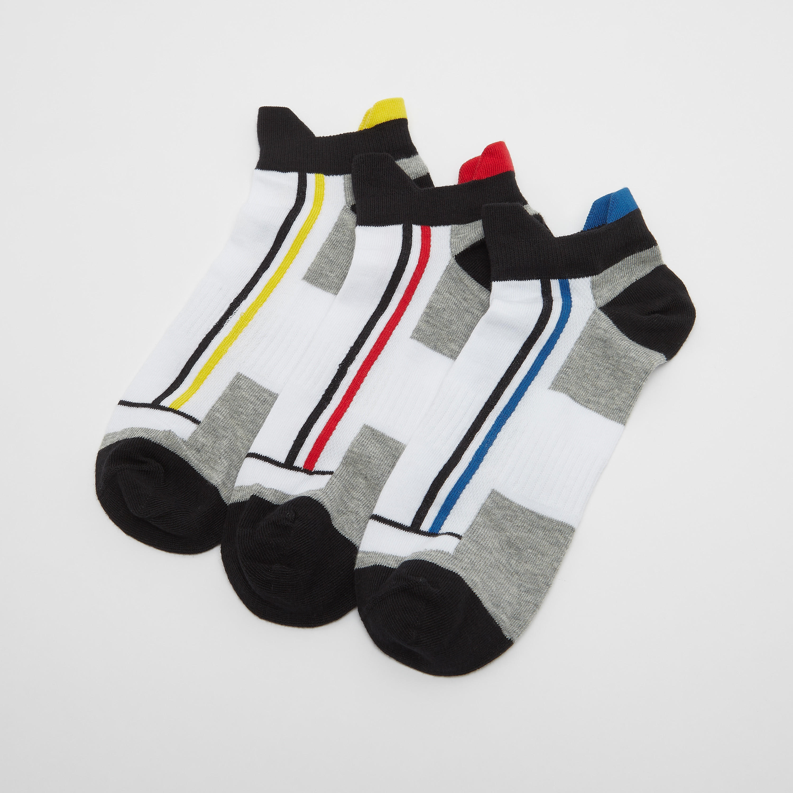 جوارب متنوعة بطول الكاحل وحواف مطّاطية - طقم من 3 أزواج-men-socks-image-1