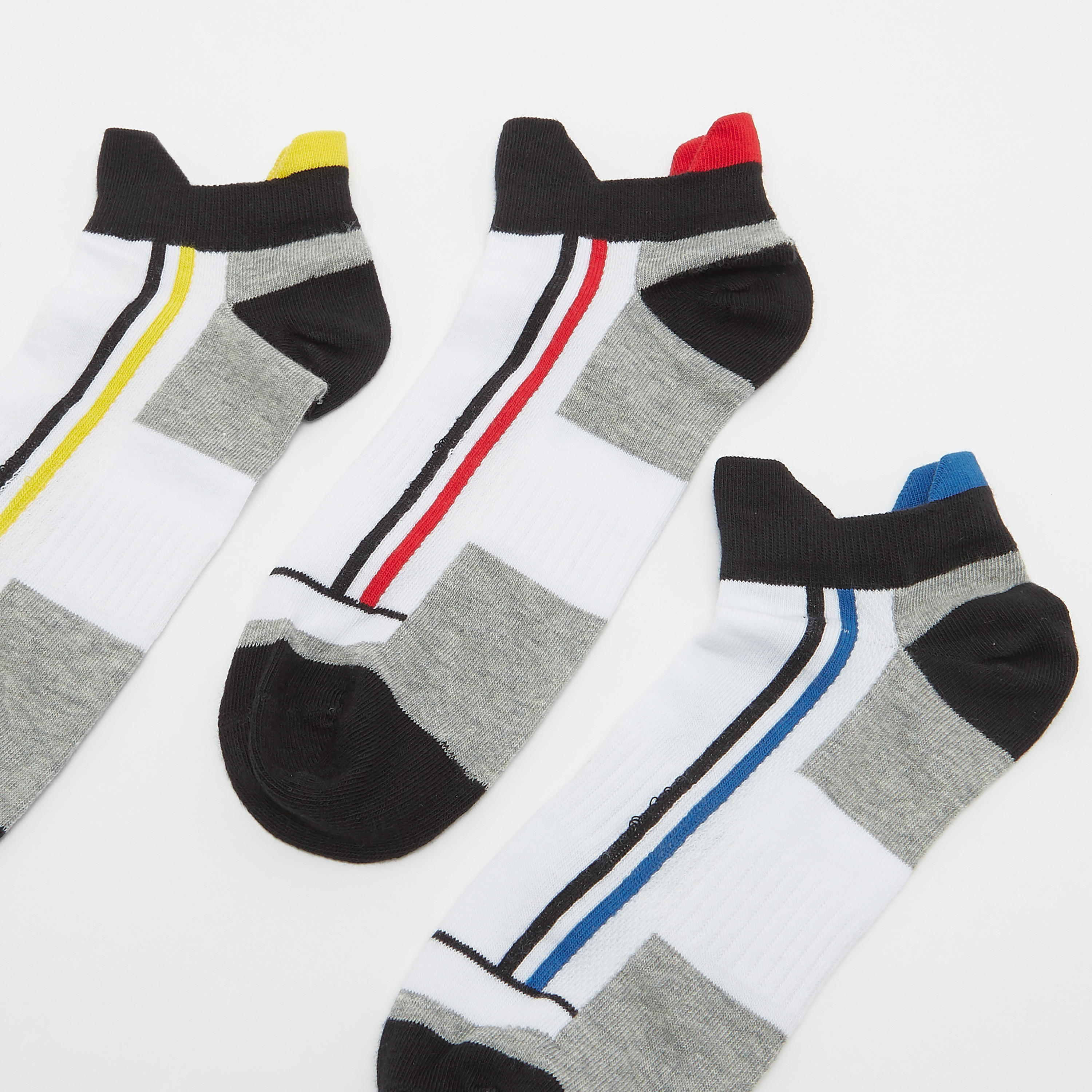 جوارب متنوعة بطول الكاحل وحواف مطّاطية - طقم من 3 أزواج-men-socks-image-2