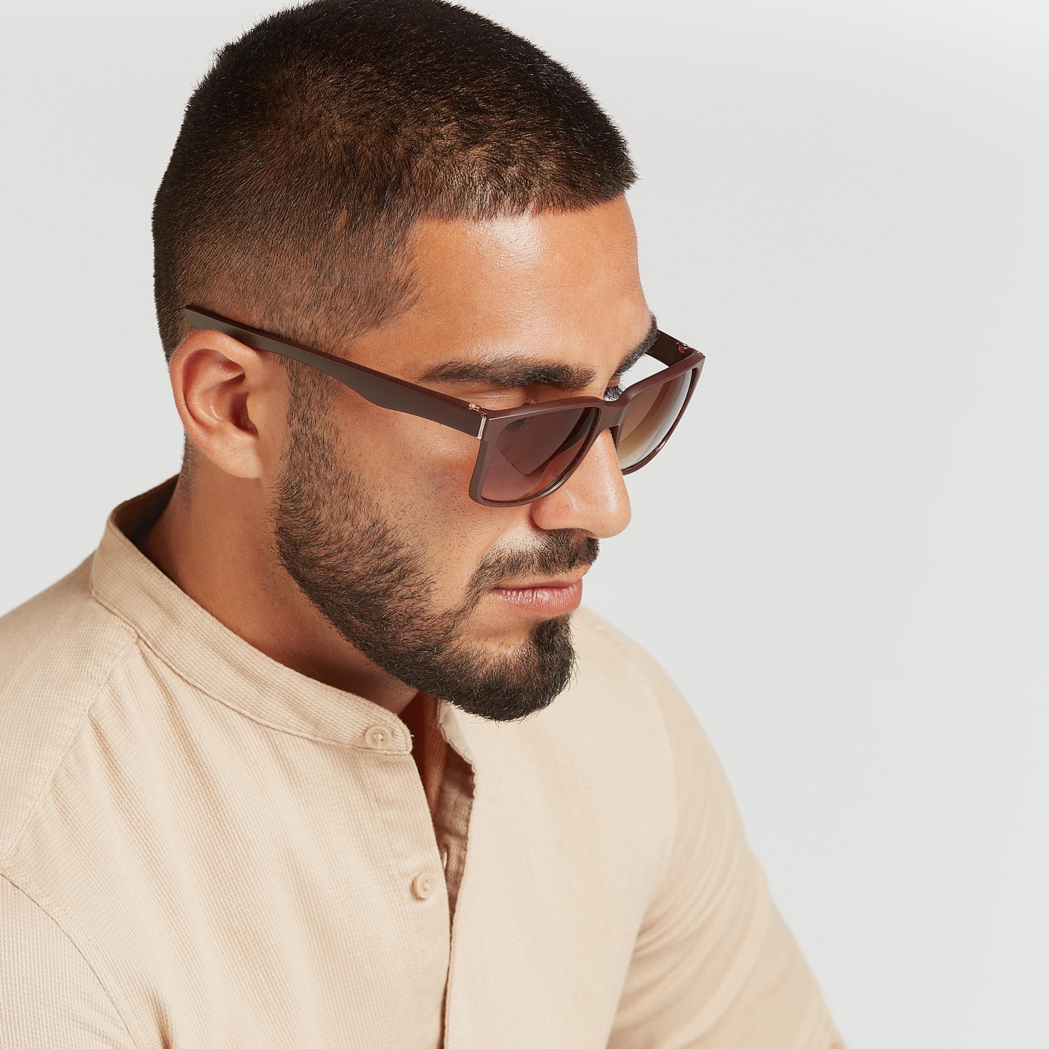 نظّارة شمسية واي فيرار بإطار كامل ووسادات أنف وسنادات أذن عريضة-men-sunglasses-image-2