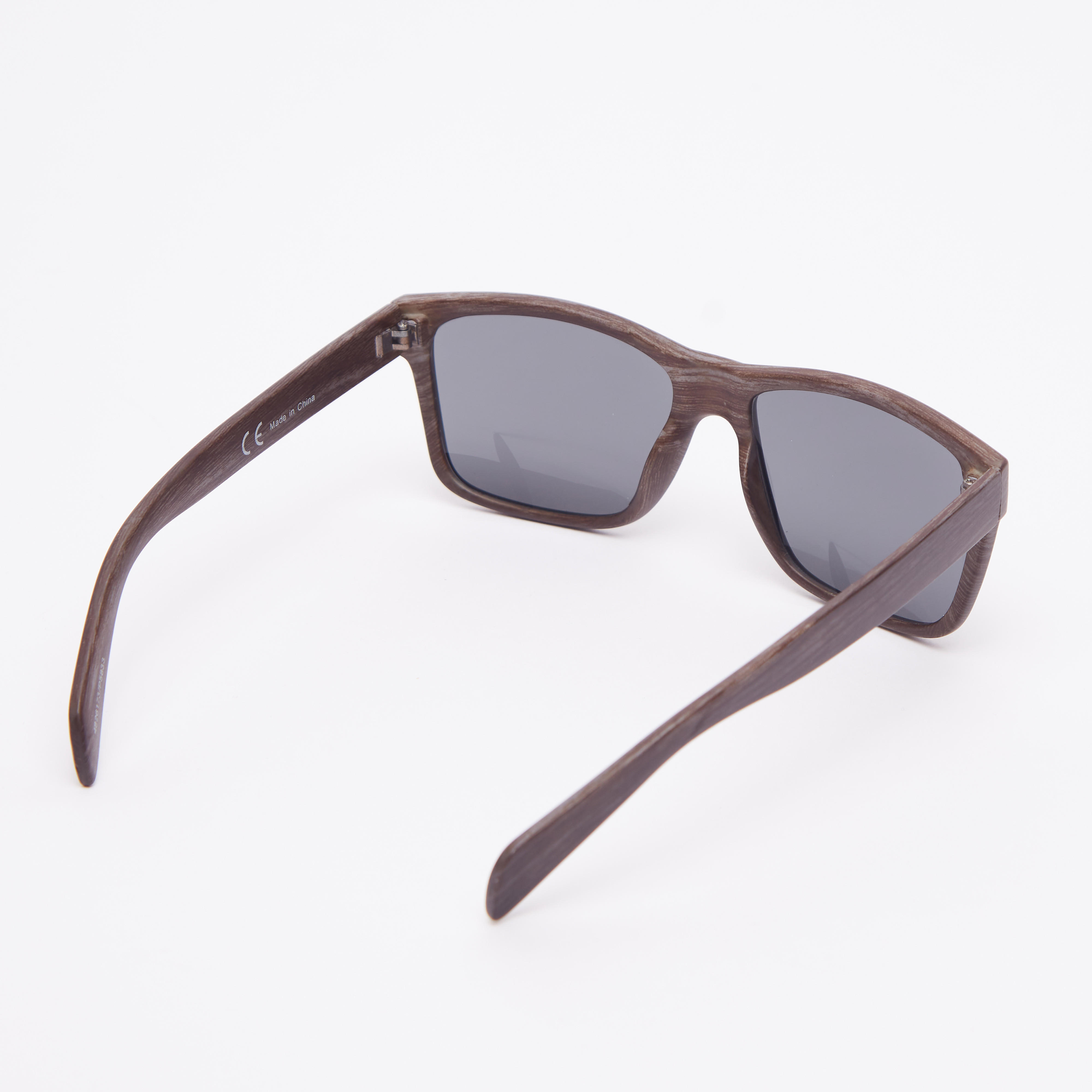 نظّارة شمسية واي فيرار بإطار كامل ووسادات أنف وسنادات أذن عريضة-men-sunglasses-image-4