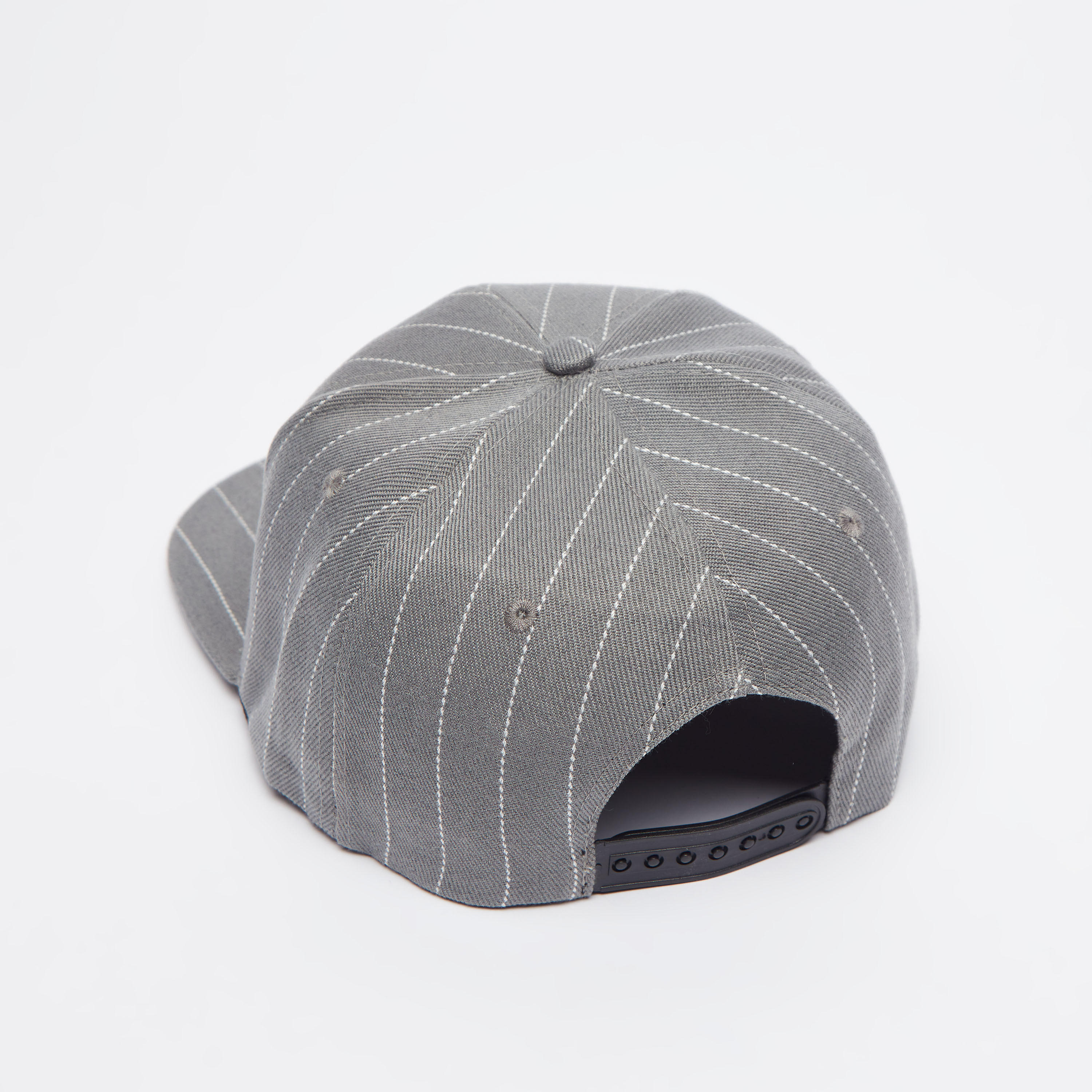 قبعة كاب مقلّمة ومطرّزة بزر إغلاق كبّاس-men-caps-image-1