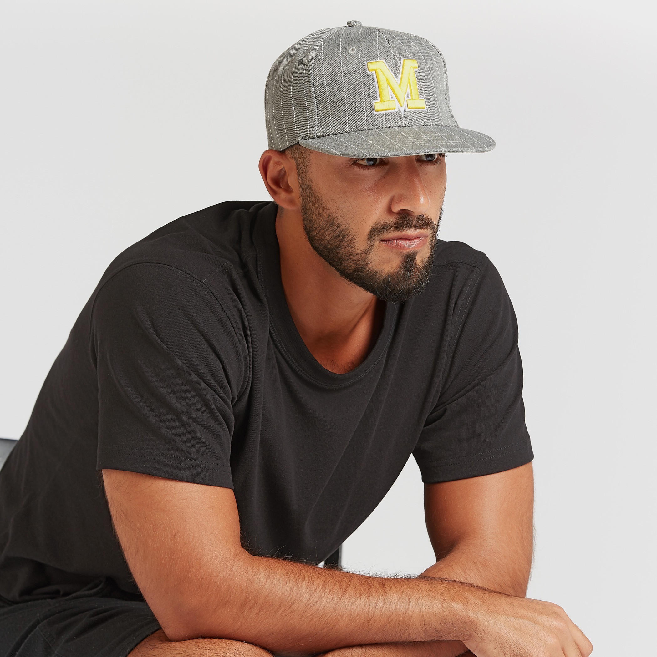 قبعة كاب مقلّمة ومطرّزة بزر إغلاق كبّاس-men-caps-image-2