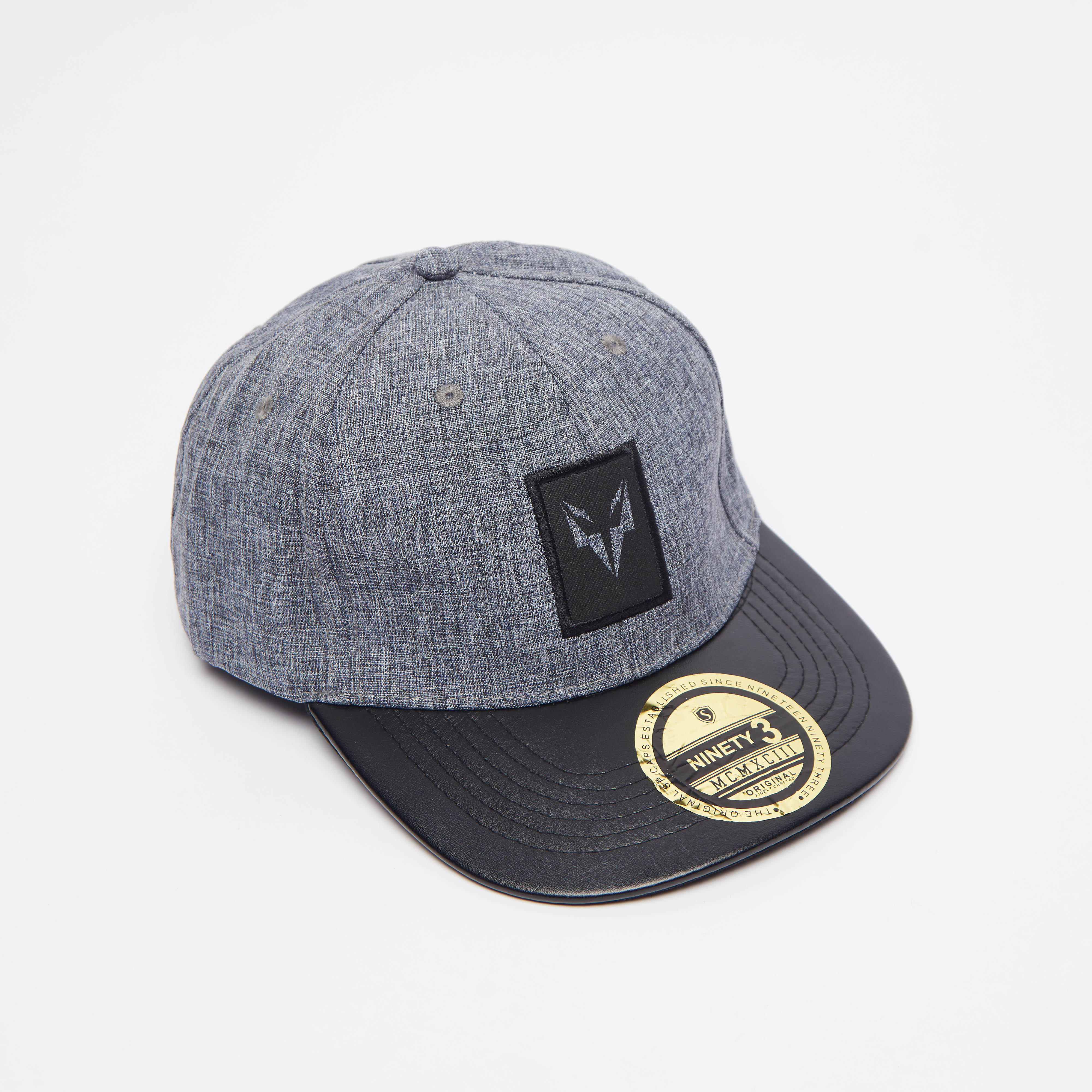قبعة كاب بارز الملمس بزر إغلاق من كابا-men-caps-image-3