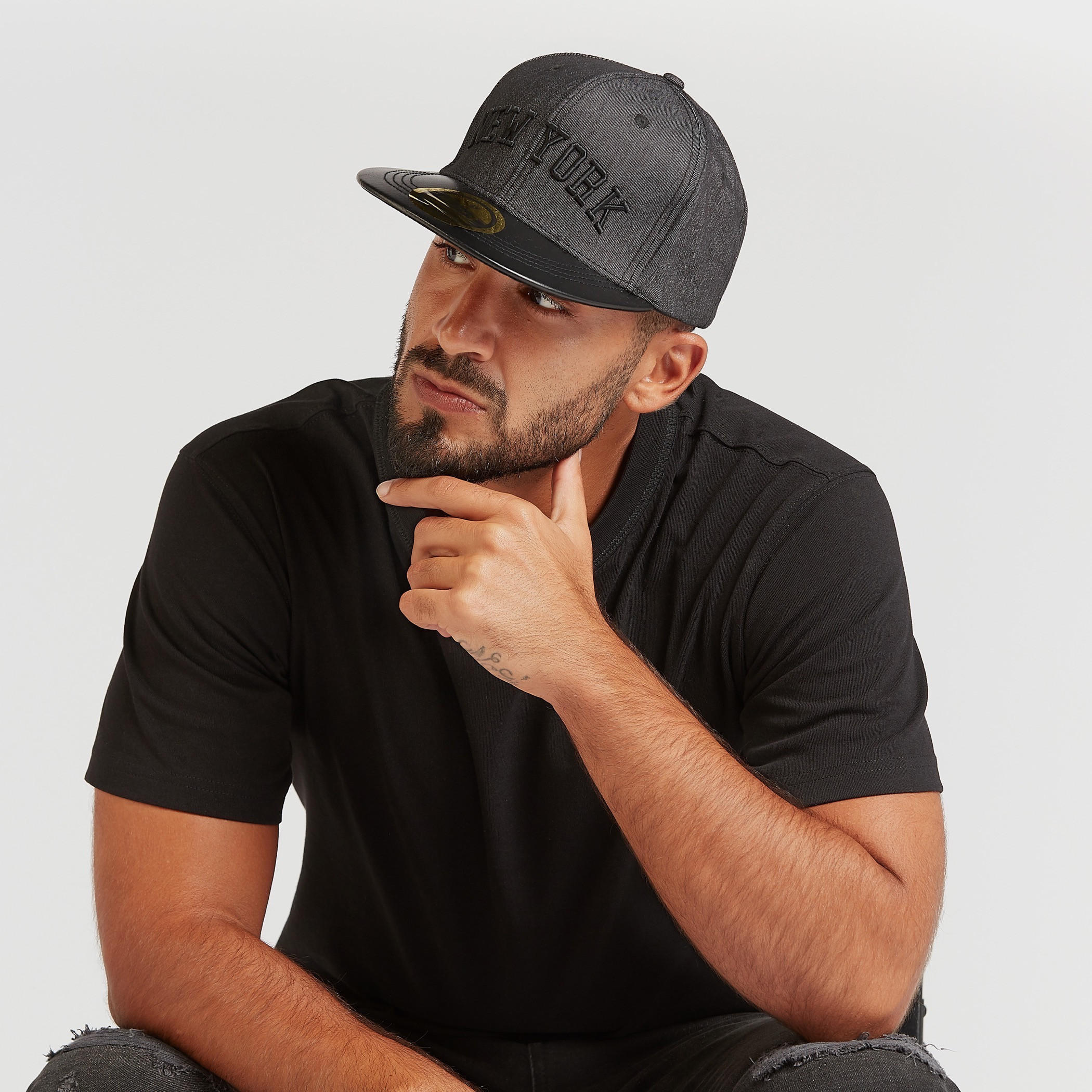قبعة كاب مطرّزة بزر إغلاق كبّاس-men-caps-image-2