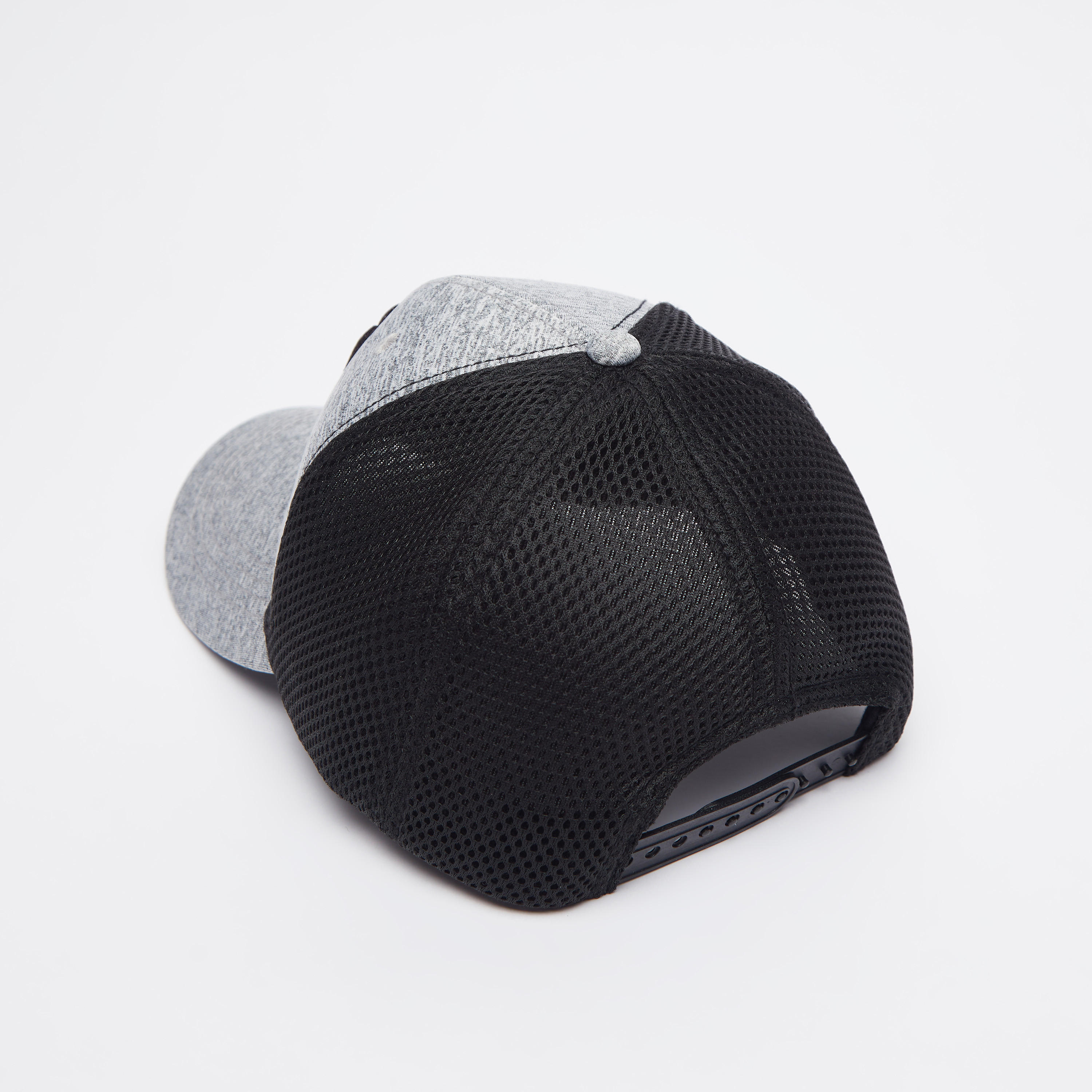قبعة كاب مطرّزة بزر إغلاق كبّاس-men-caps-image-1