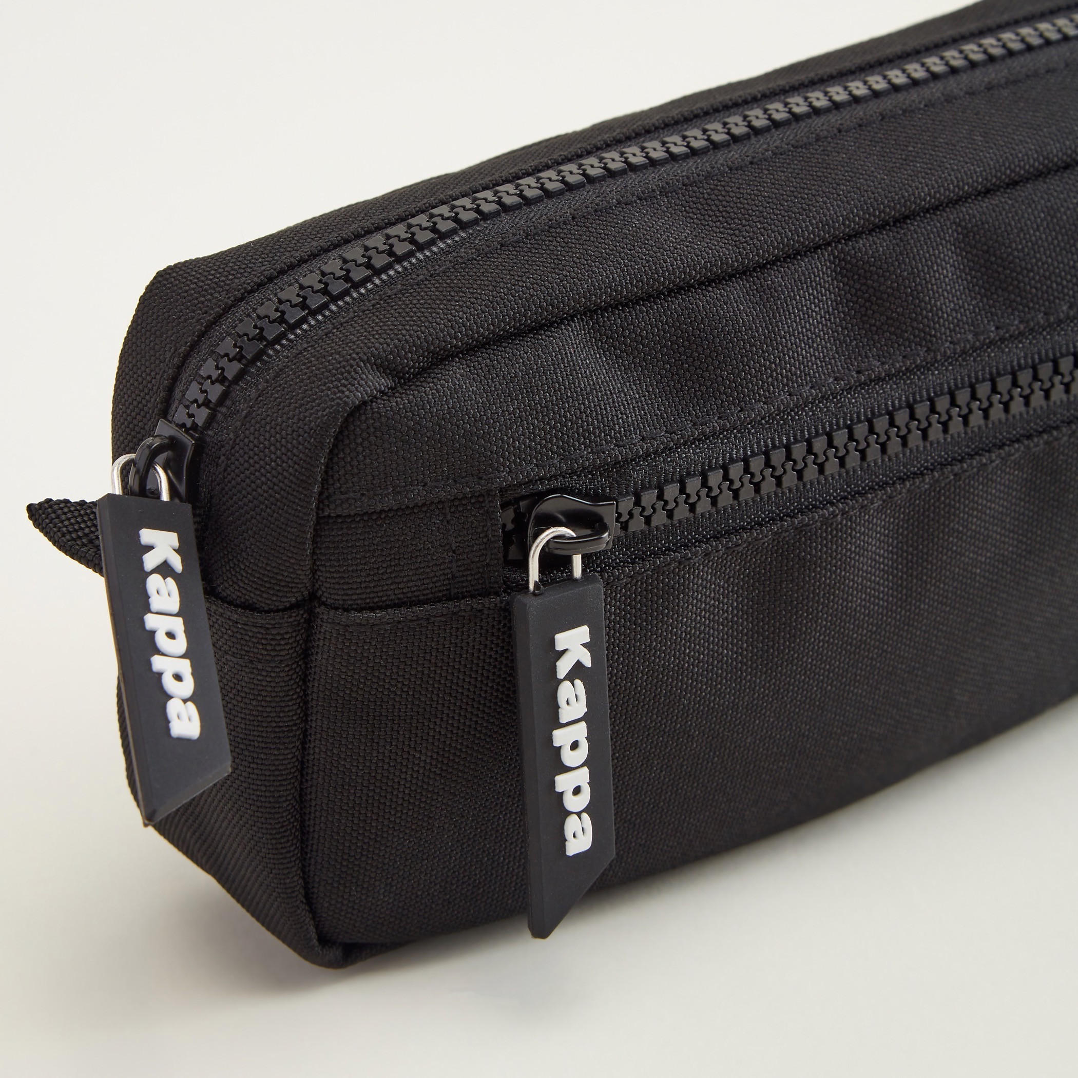 مقلمة بارزة الملمس بسحّاب إغلاق من كابا-men-bags-image-2