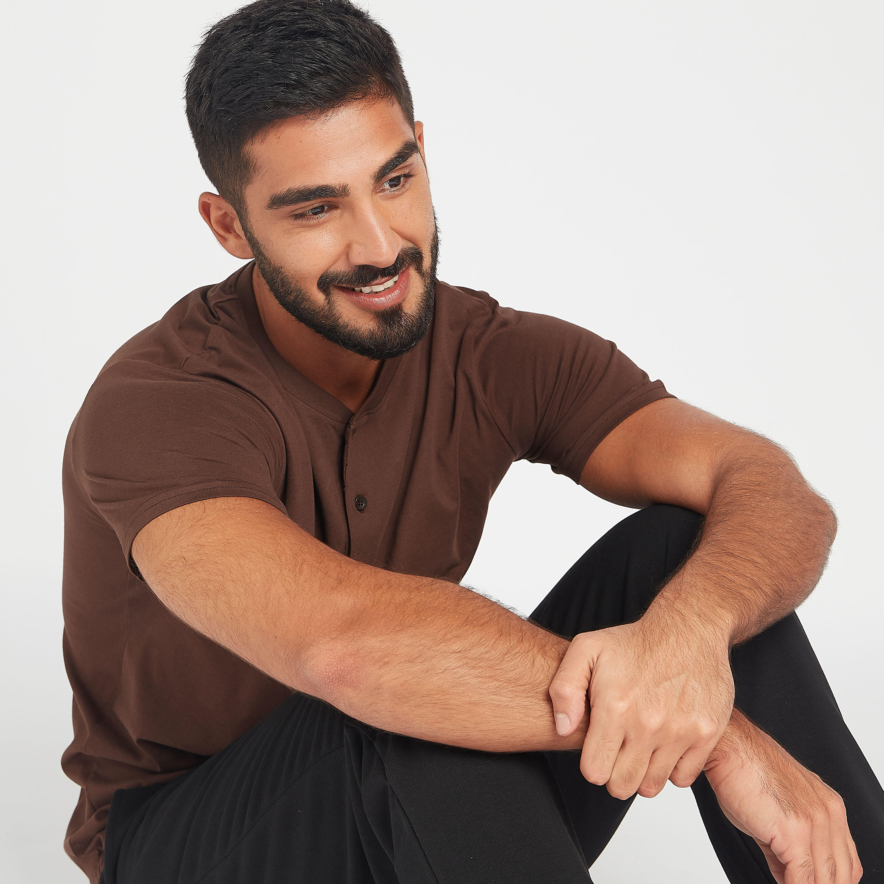 تيشيرت مستدام سادة بأكمام قصيرة - طقم من قطعتين-men-clothing-nightwear-tshirts-image-6