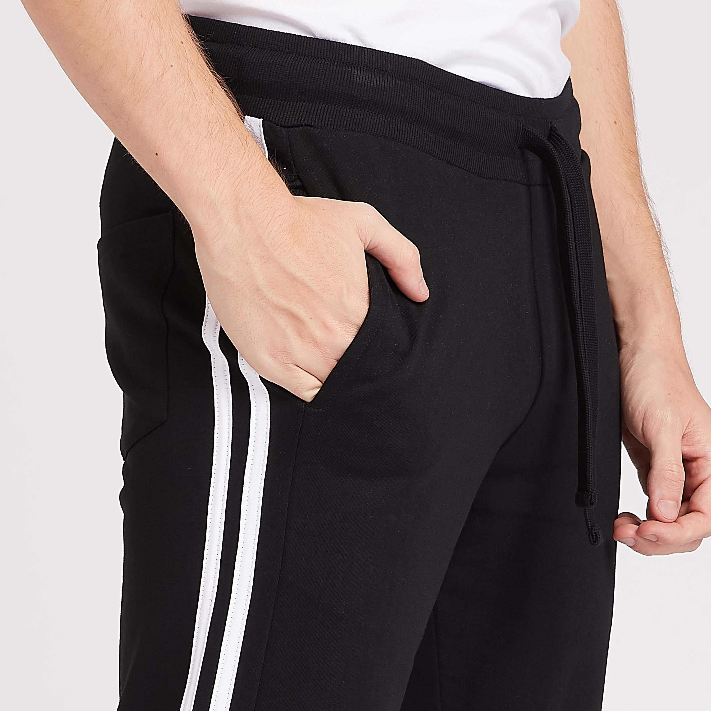بنطلون سادة طويل بجيوب وتفاصيل مخططة-men-clothing-nightwear-pyjamaandshorts-image-2