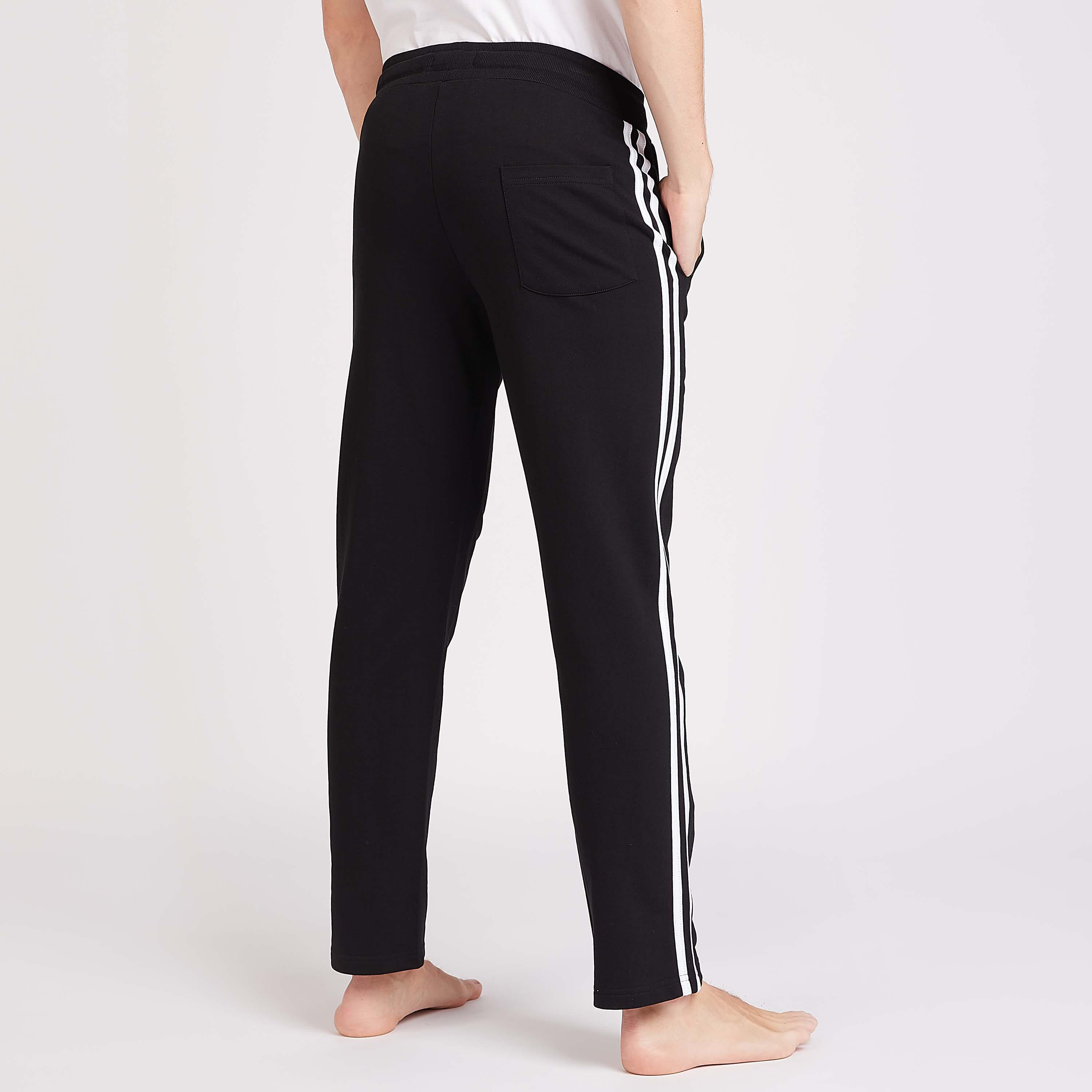 بنطلون سادة طويل بجيوب وتفاصيل مخططة-men-clothing-nightwear-pyjamaandshorts-image-1