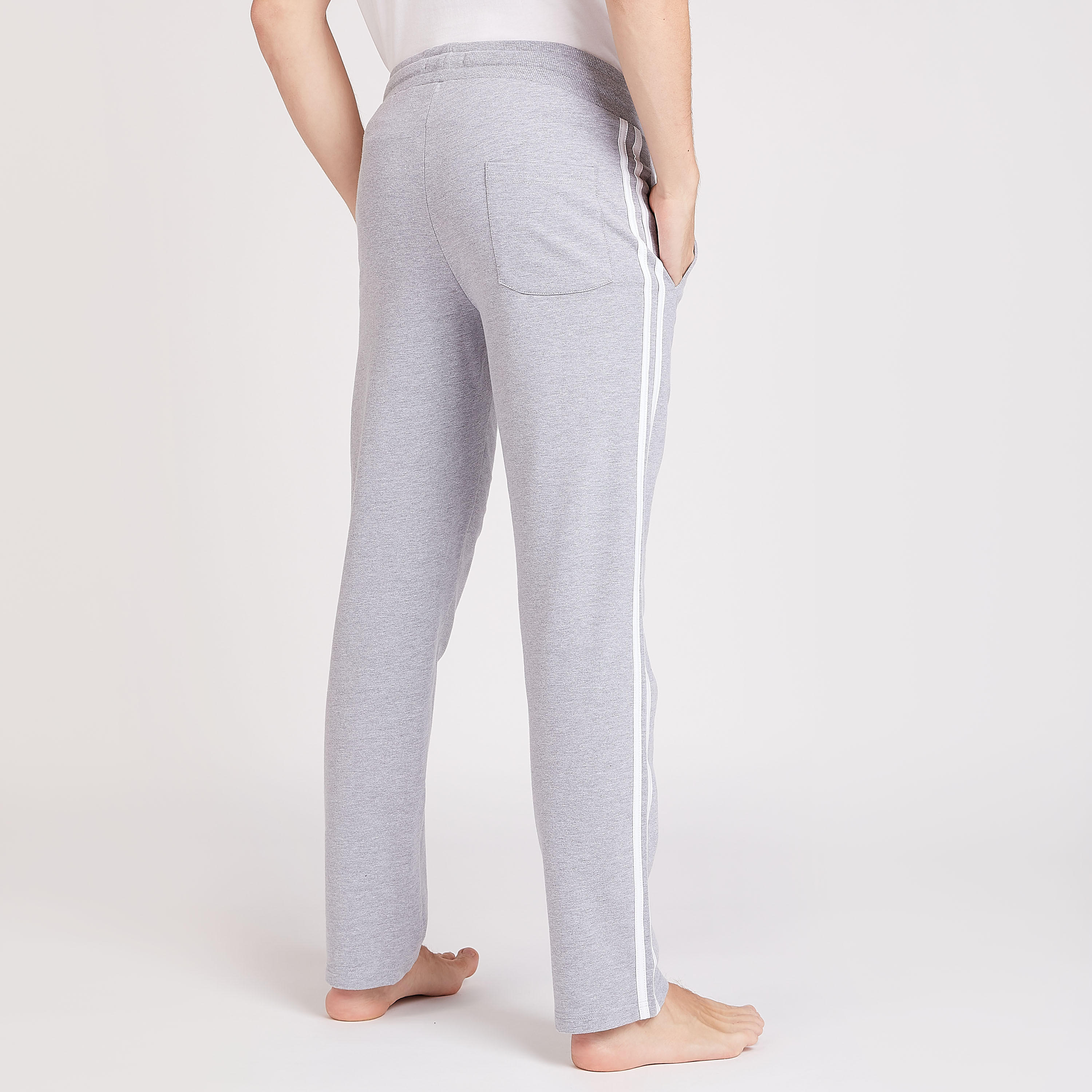 بنطلون سادة طويل بجيوب وتفاصيل مخططة-men-clothing-nightwear-pyjamaandshorts-image-1
