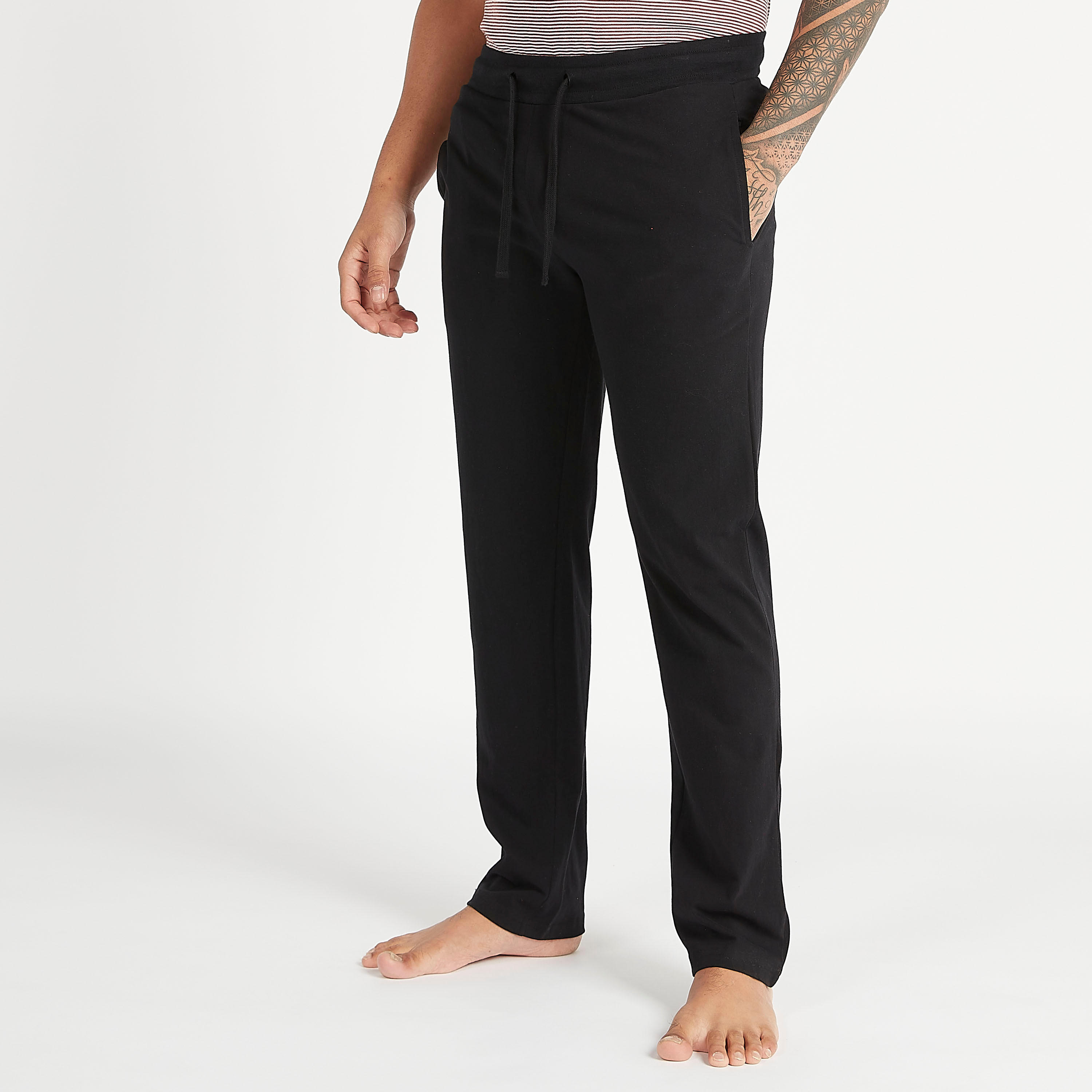 طقم مستدام تيشيرت مخطّط بياقة هينلي مع بنطلون بيجاما سادة-men-clothing-nightwear-sets-image-4