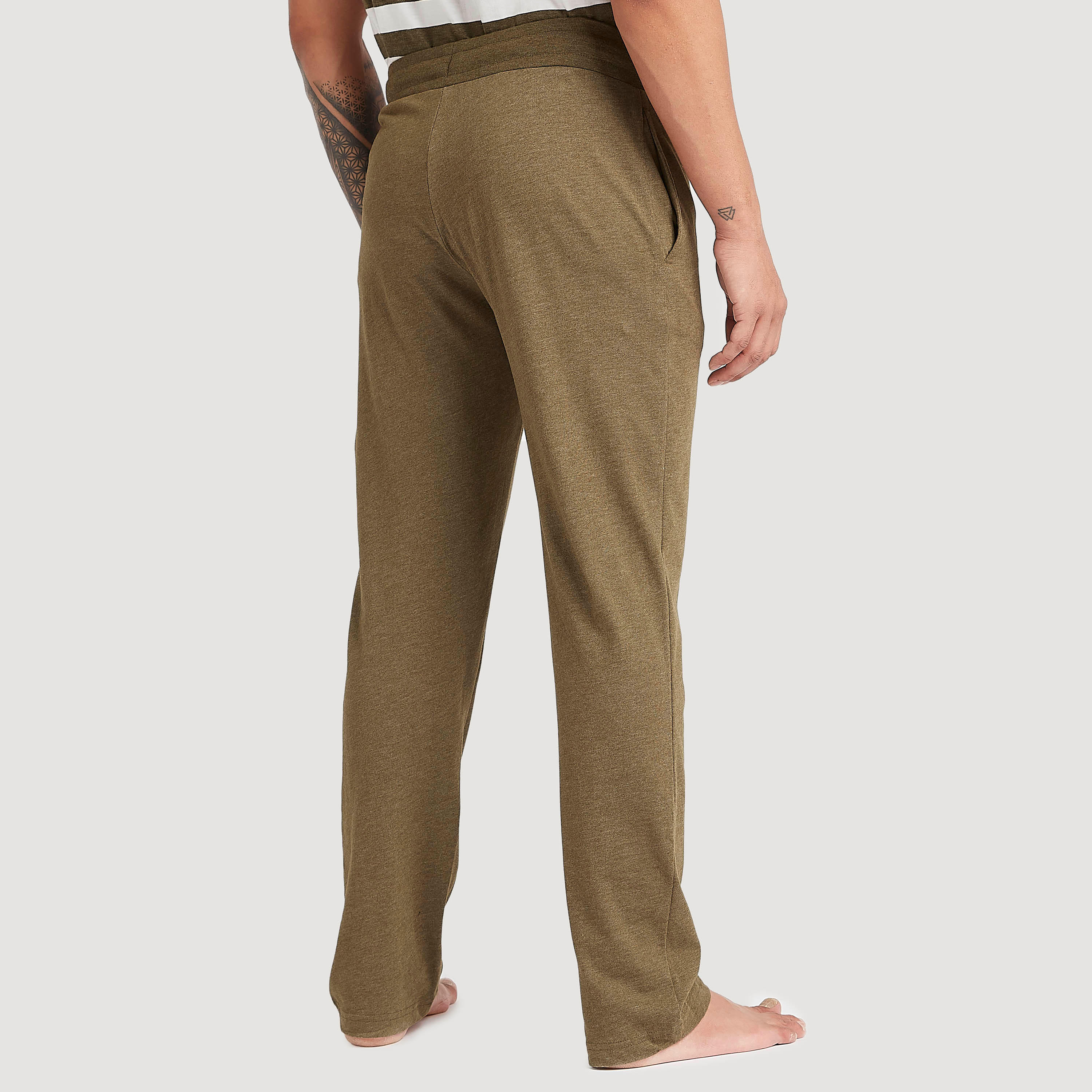 طقم بنطلون بيجاما وتيشيرت مخطّط بأكمام قصيرة-men-clothing-nightwear-sets-image-3