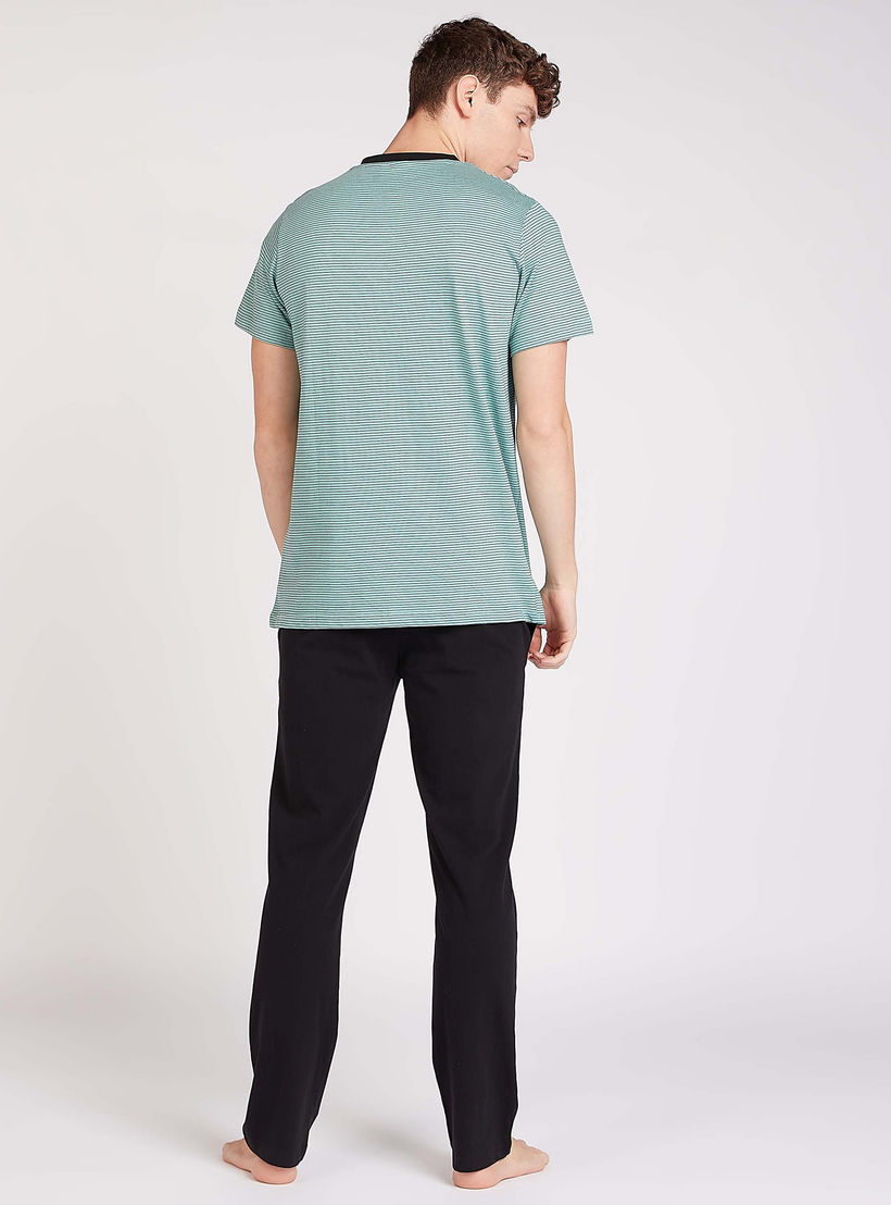طقم بنطلون بيجاما طويل سادة وتيشيرت مخطط بياقة هينلي-men-clothing-nightwear-sets-image-3