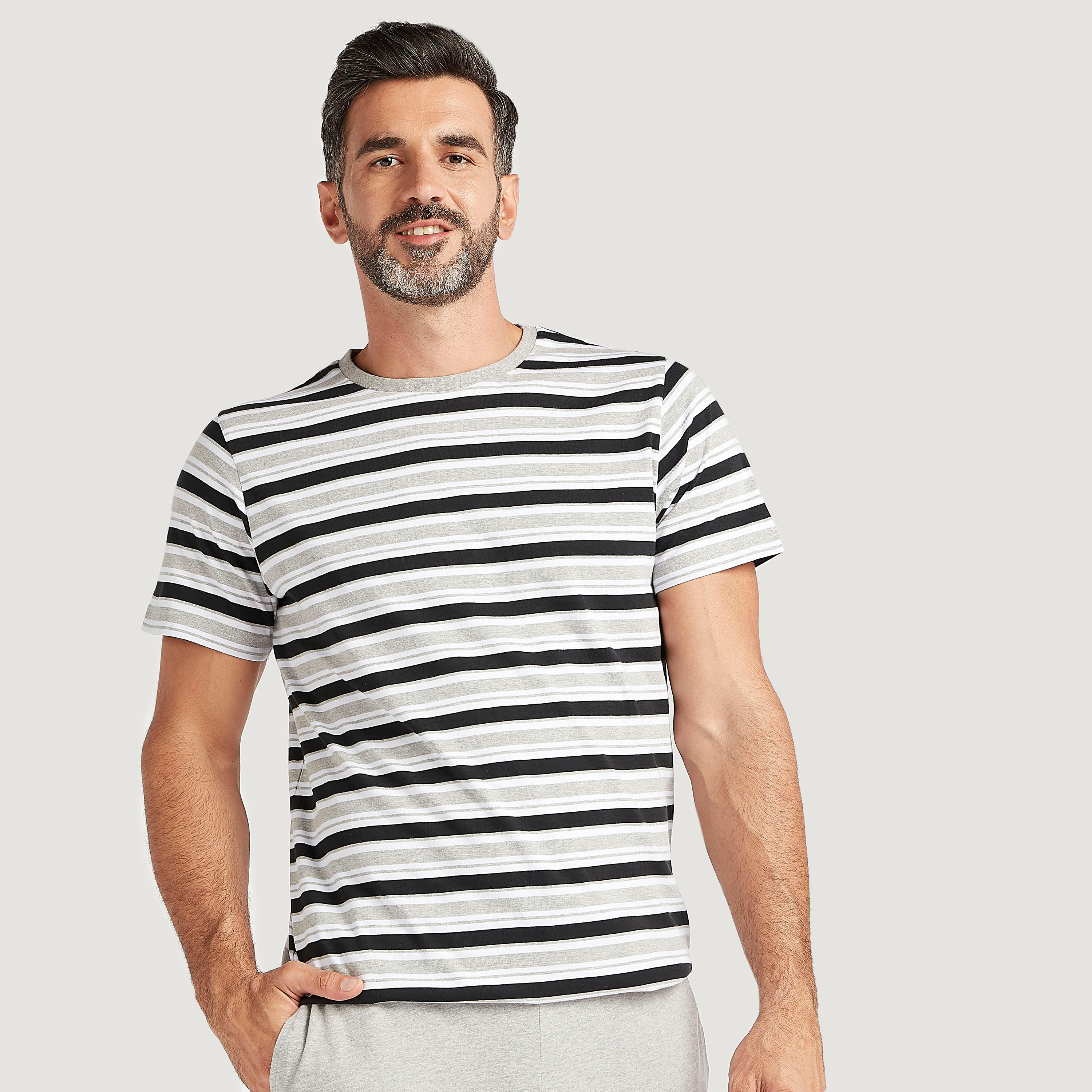 طقم بنطلون بيجاما سادة وتيشيرت مخطط بأكمام قصيرة-men-clothing-nightwear-sets-image-3