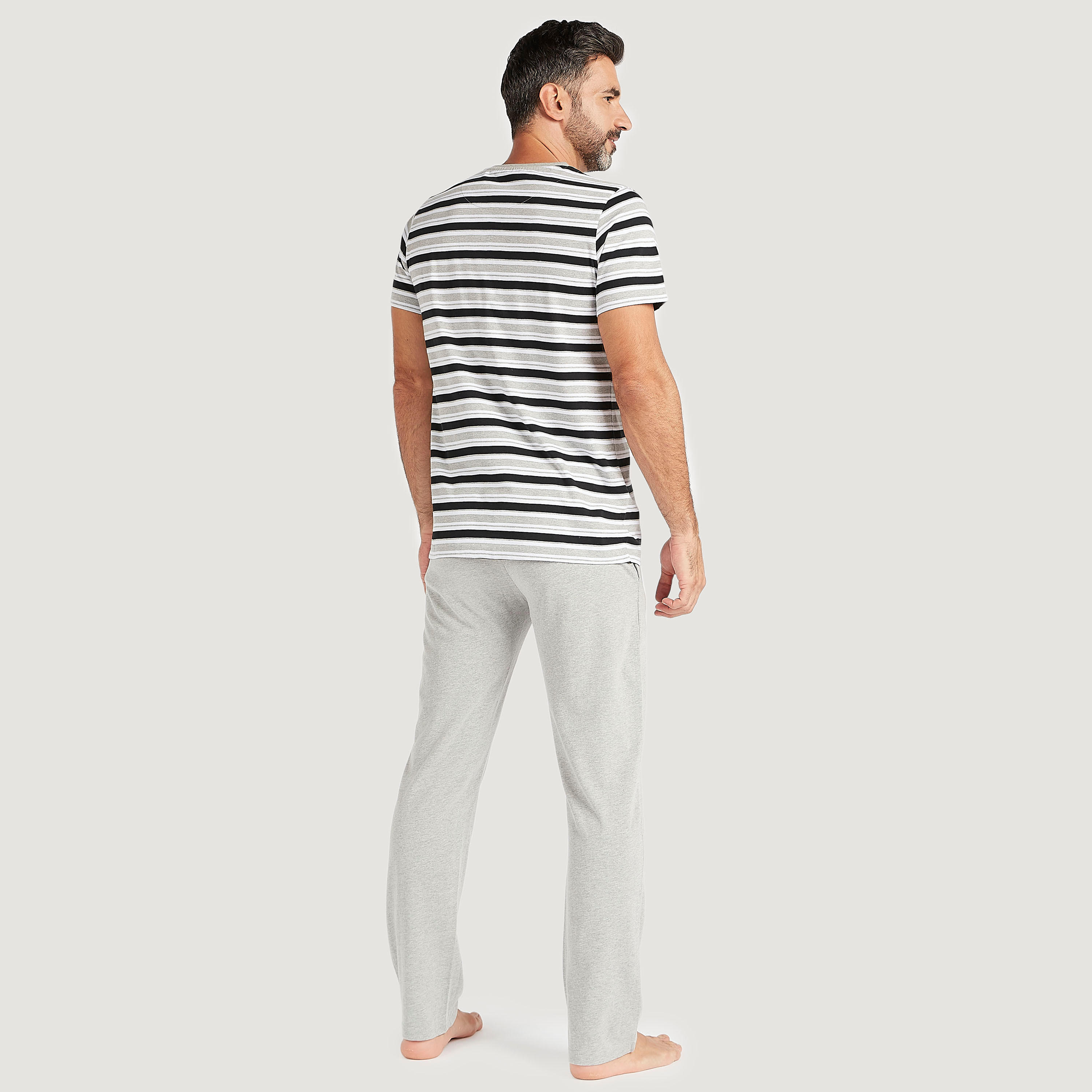 طقم بنطلون بيجاما سادة وتيشيرت مخطط بأكمام قصيرة-men-clothing-nightwear-sets-image-2