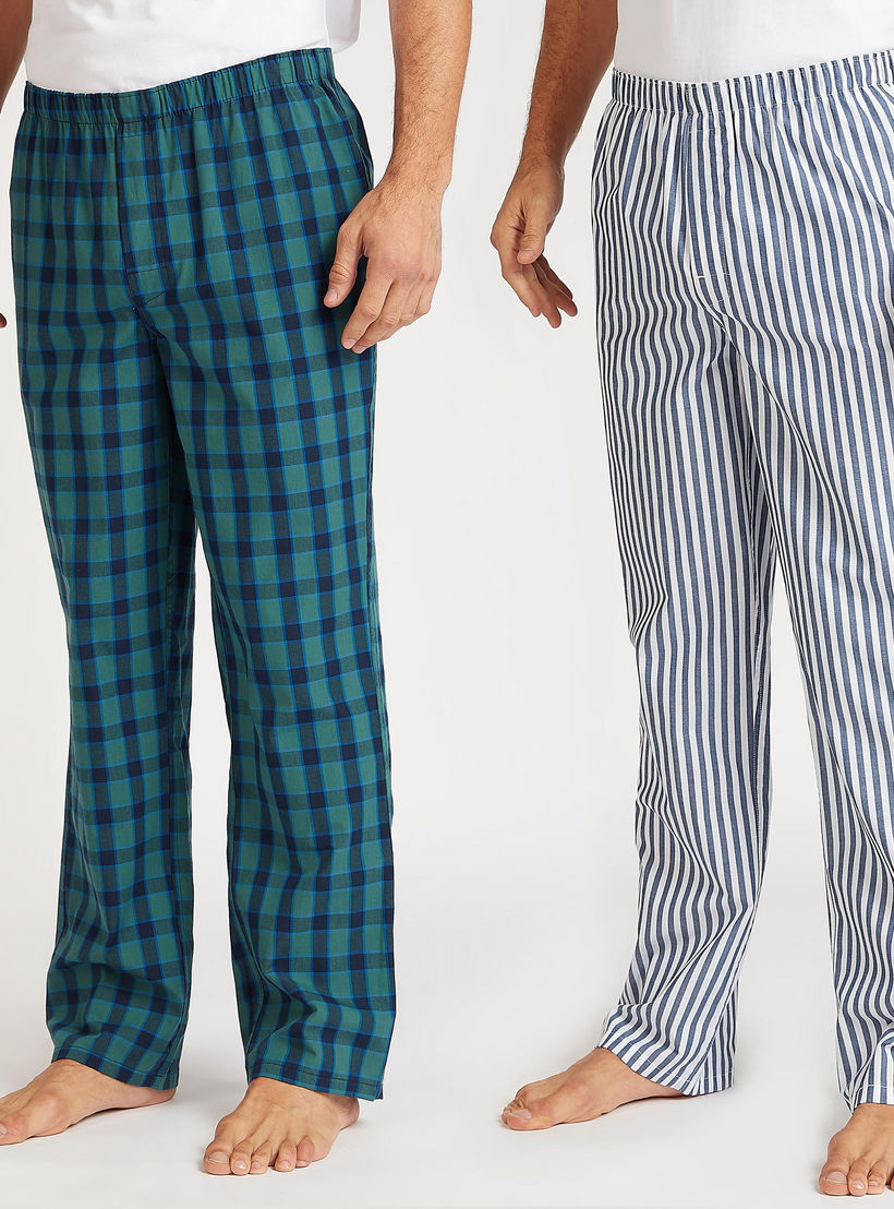 بيجاما مستدامة بطبعات وخصر مطّاطي - طقم من قطعتين-men-clothing-nightwear-pyjamaandshorts-image-1