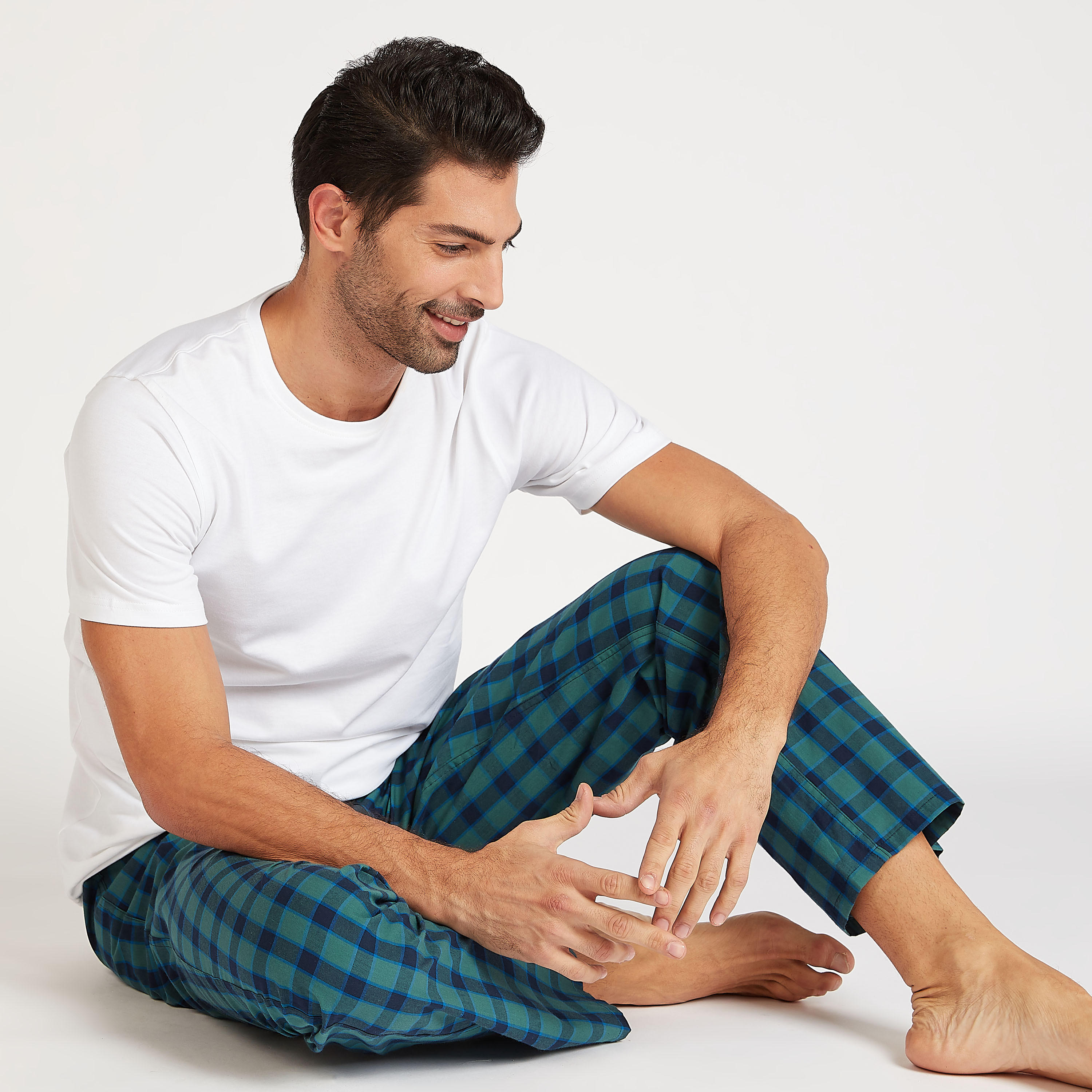 بيجاما مستدامة بطبعات وخصر مطّاطي - طقم من قطعتين-men-clothing-nightwear-pyjamaandshorts-image-2