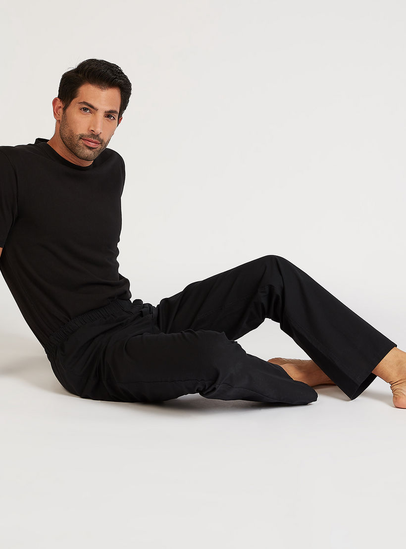بيجاما مستدامة متنوّعة بخصر مطّاطي - طقم من قطعتين-men-clothing-nightwear-pyjamaandshorts-image-3