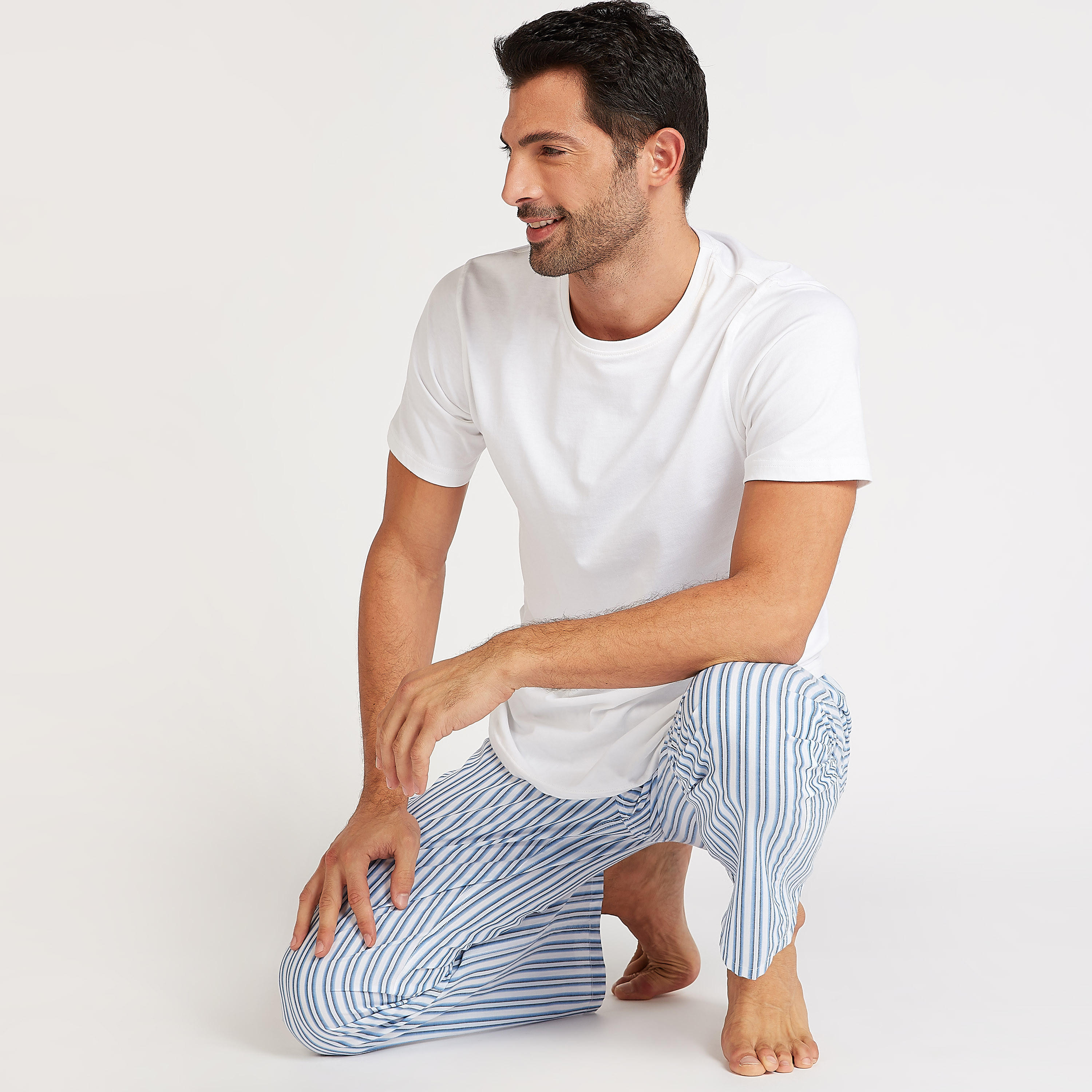 بنطلون بيجاما طويل بخصر مطاطي وطبعات - طقم من قطعتين-men-clothing-nightwear-pyjamaandshorts-image-3