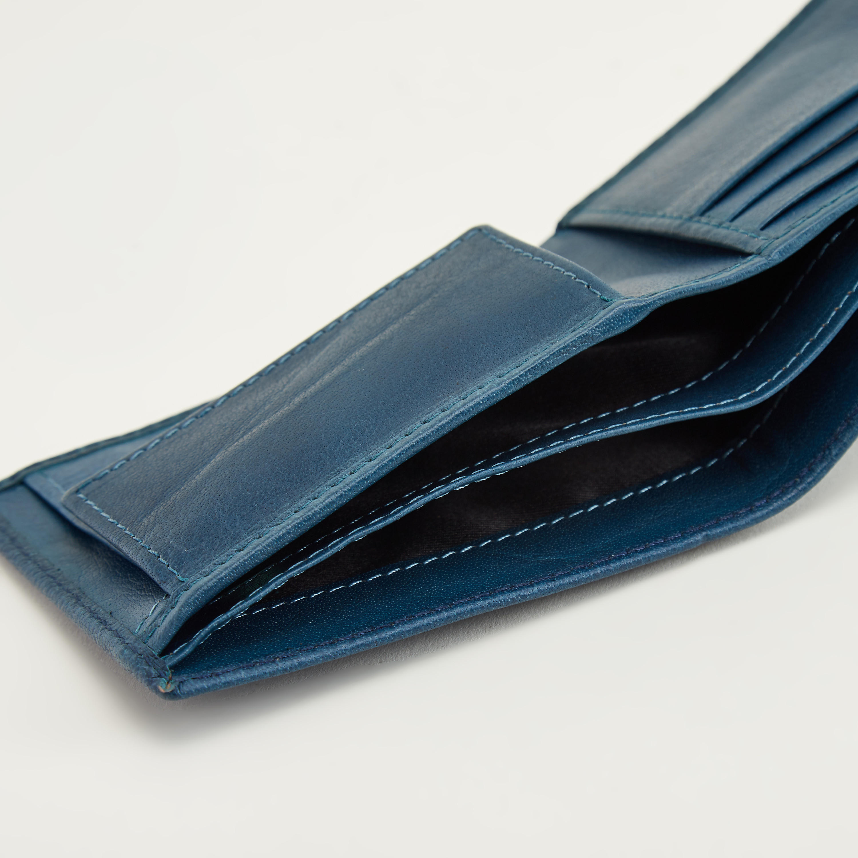 محفظة بارزة الملمس بطّية مزدوجة-men-beltsandwallets-wallets-image-1