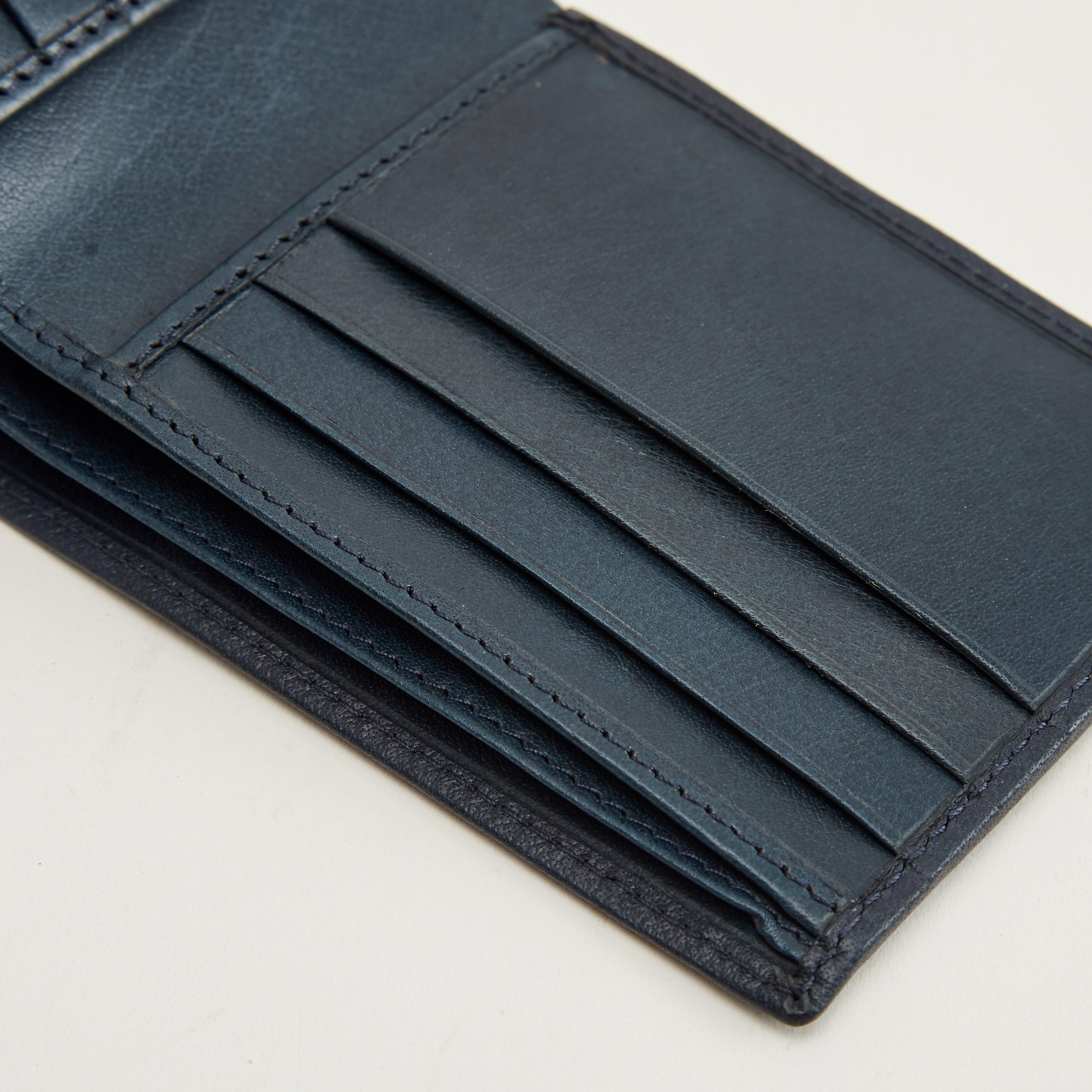 محفظة بارزة الملمس بطّية مزدوجة-men-beltsandwallets-wallets-image-4