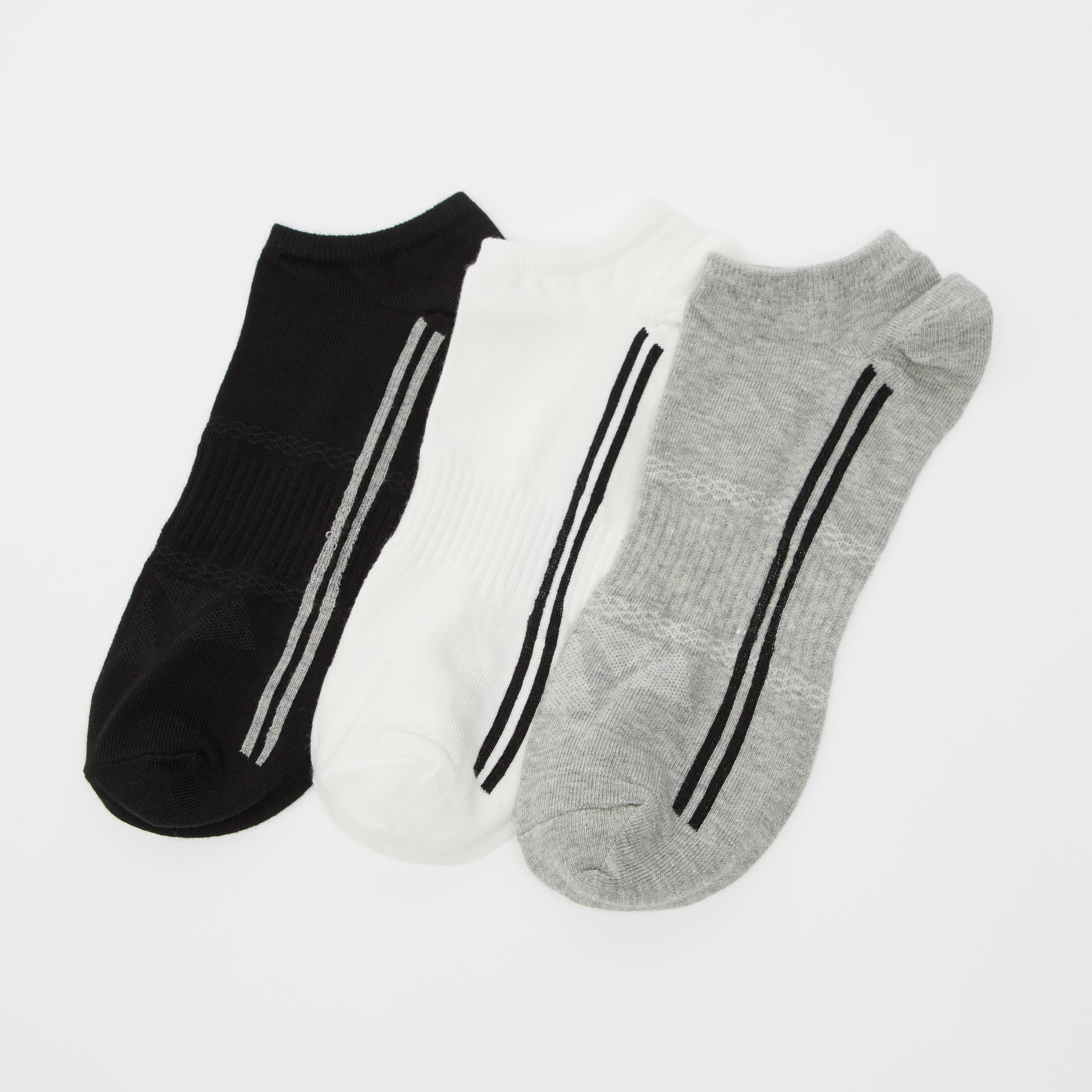 جوارب بارزة الملمس بطول الكاحل وبحواف مطاطية - طقم من 3 أزواج-men-socks-image-1