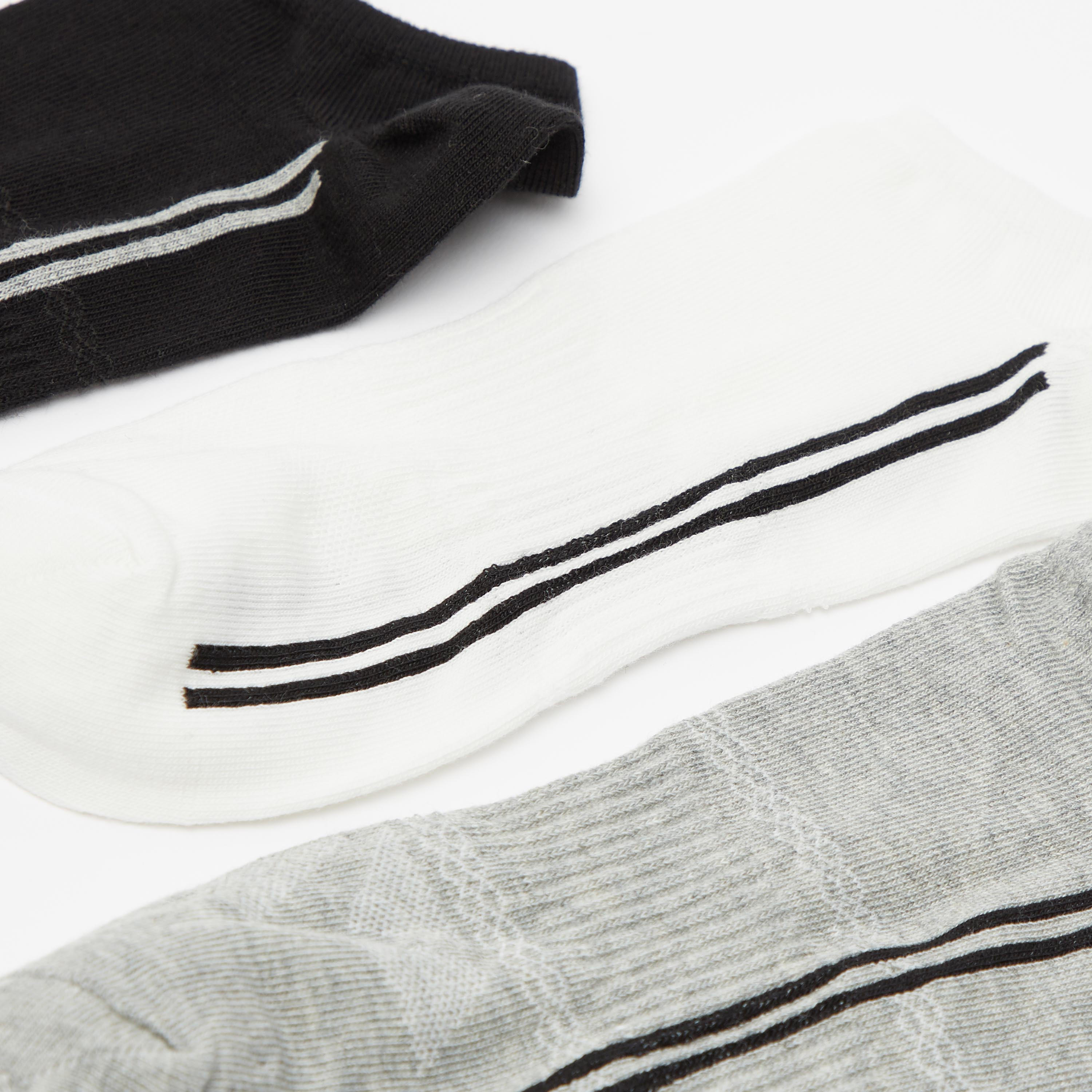 جوارب بارزة الملمس بطول الكاحل وبحواف مطاطية - طقم من 3 أزواج-men-socks-image-2