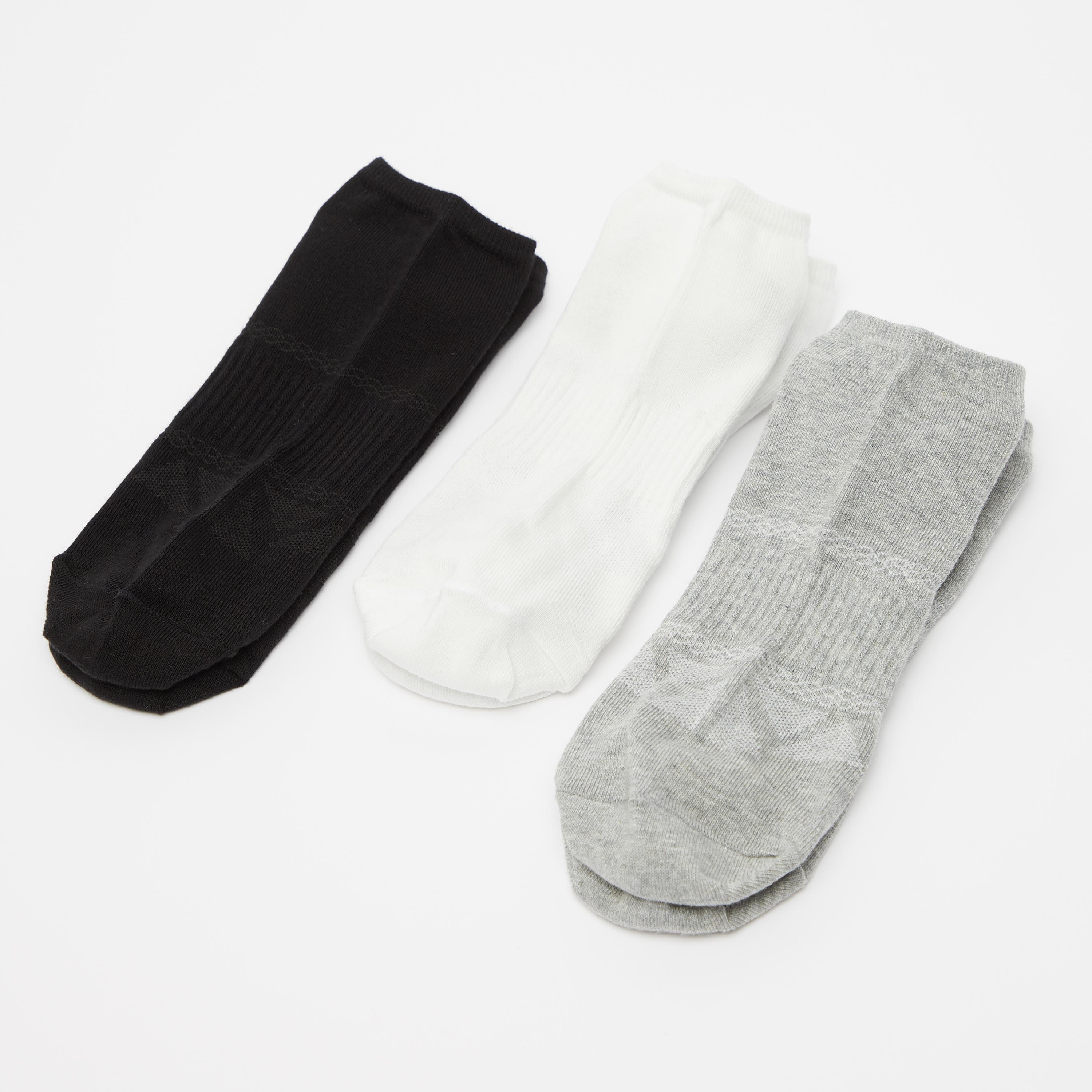 جوارب بارزة الملمس بطول الكاحل وبحواف مطاطية - طقم من 3 أزواج-men-socks-image-3