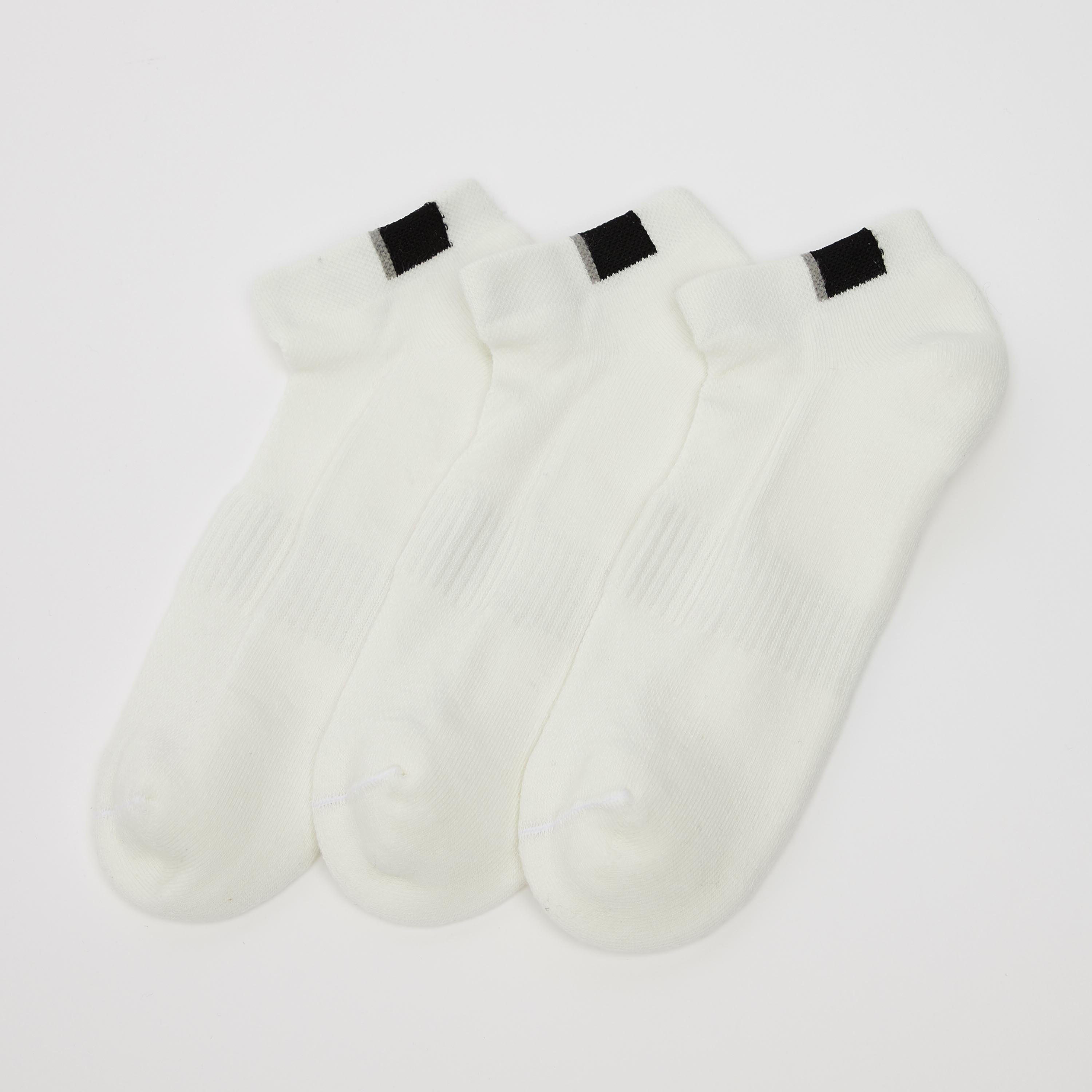 جوارب بارزة الملمس بطول الكاحل بحوّاف مطاطية - طقم من 3 أزواج-men-socks-image-1