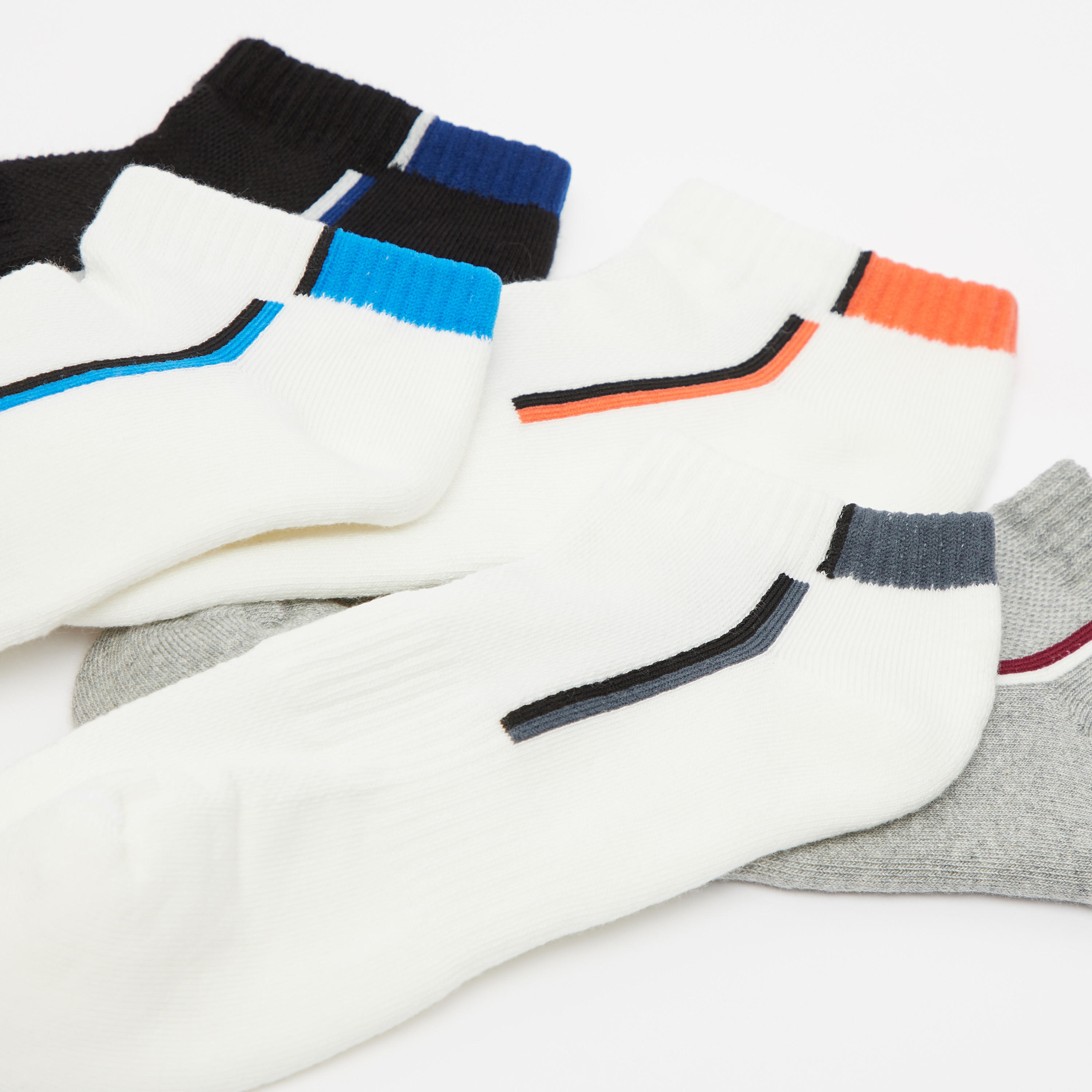 جوارب بارزة الملمس بطول الكاحل بحوّاف مطاطية - طقم من 5 أزواج-men-socks-image-2