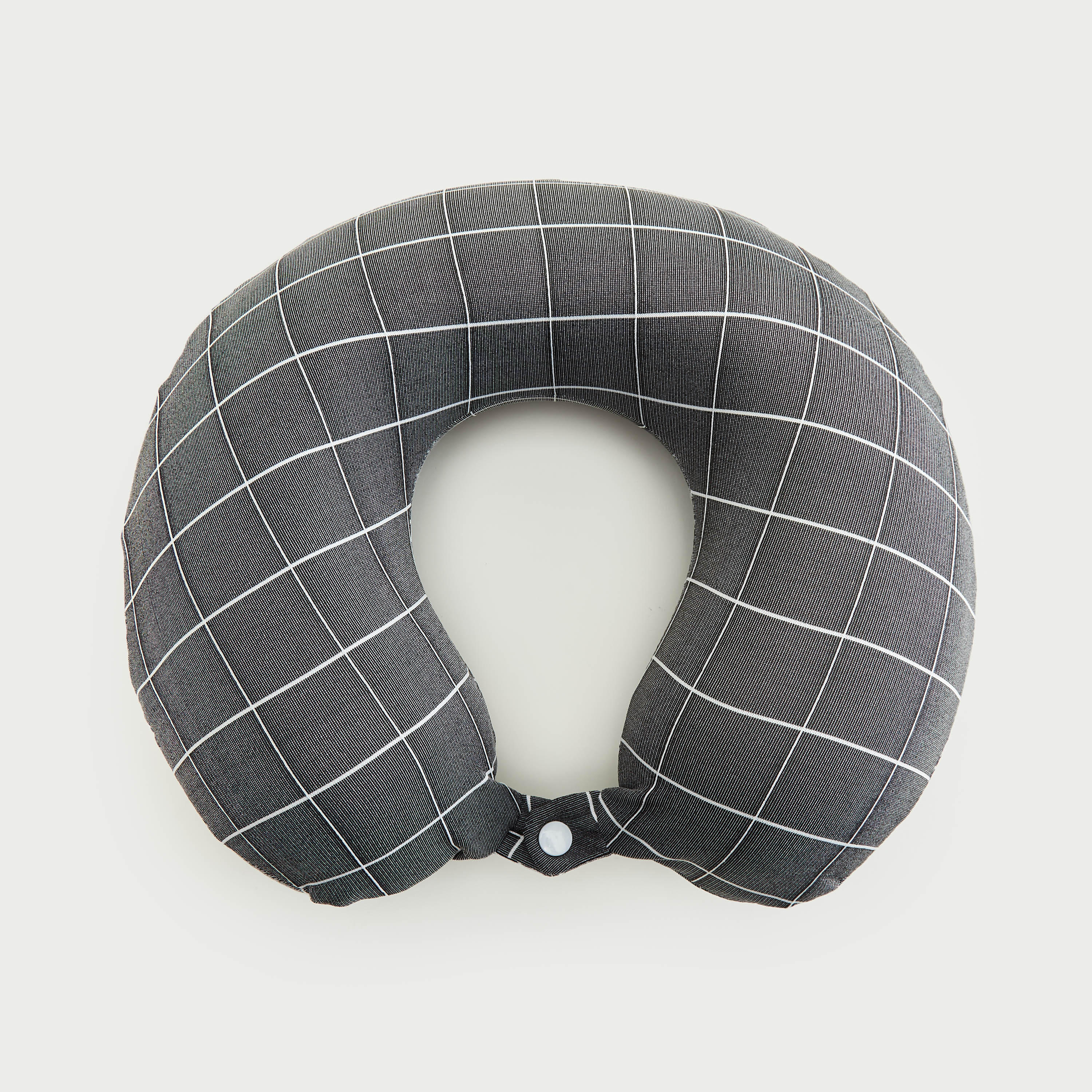 وسادة عنق بطبعات وزر إغلاق كبّاس-travel-accessories-image-3