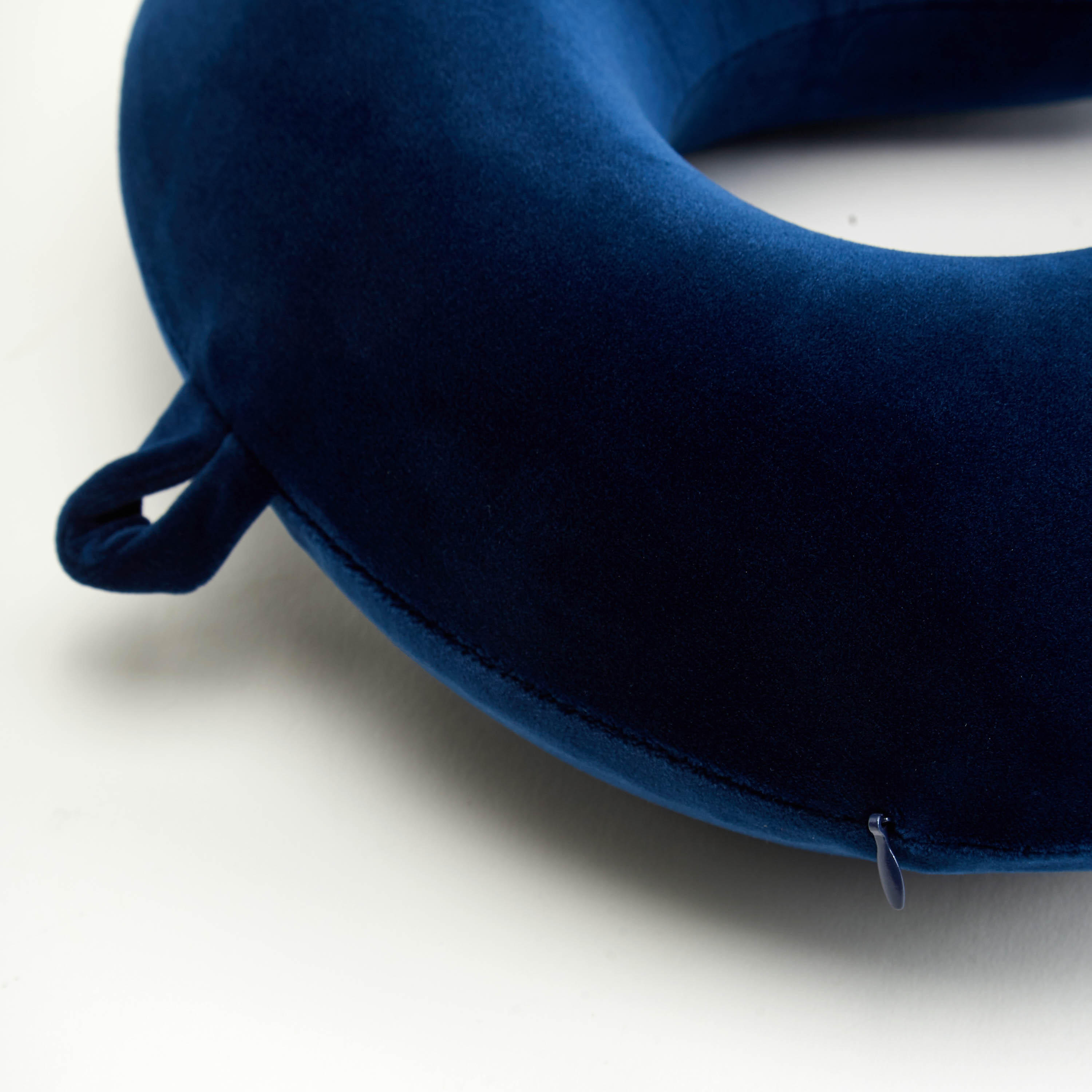 وسادة رقبة سادة بزر إغلاق كبّاس-travel-accessories-image-1