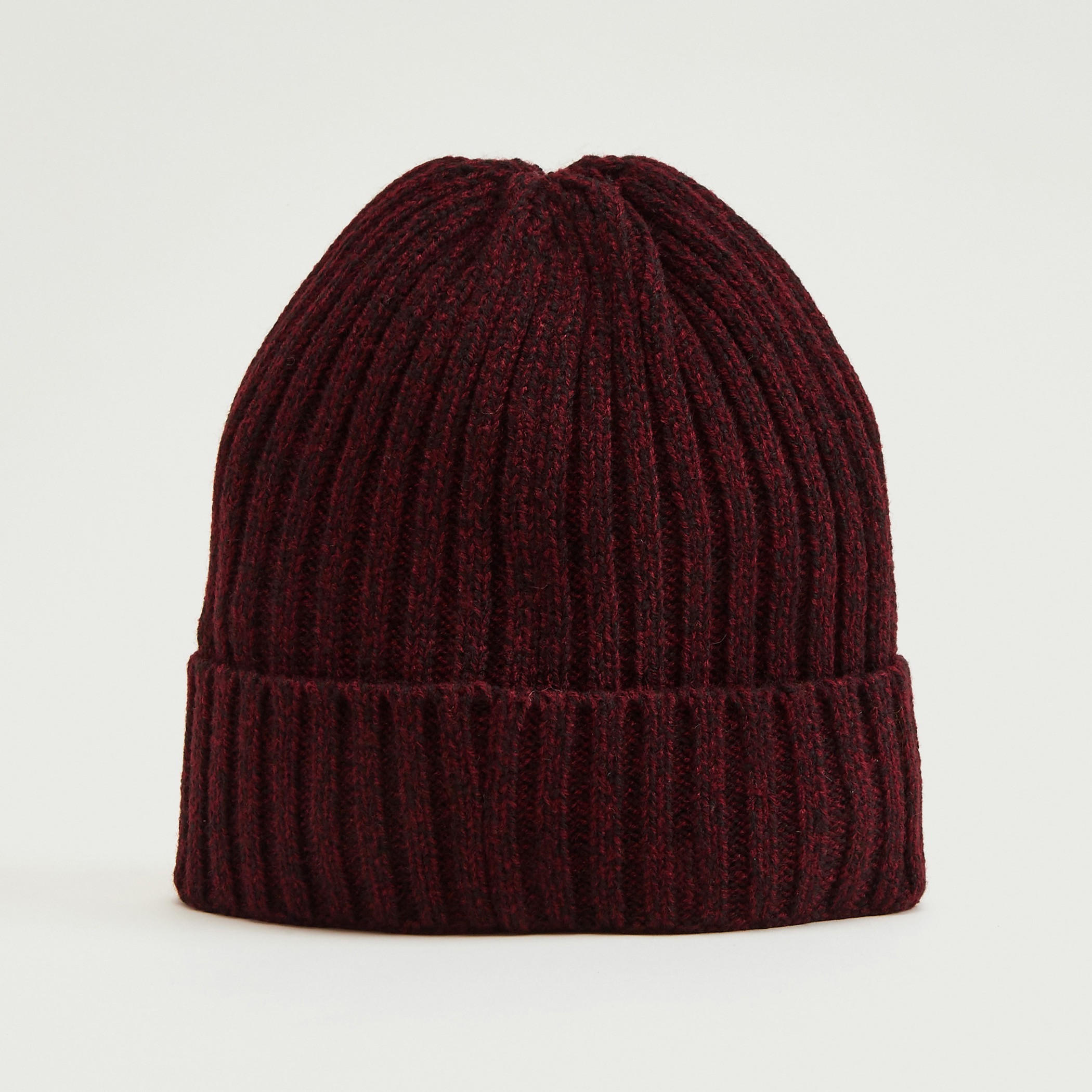 قبعة بيني سادة بحواف مضلّعة-men-caps-image-1